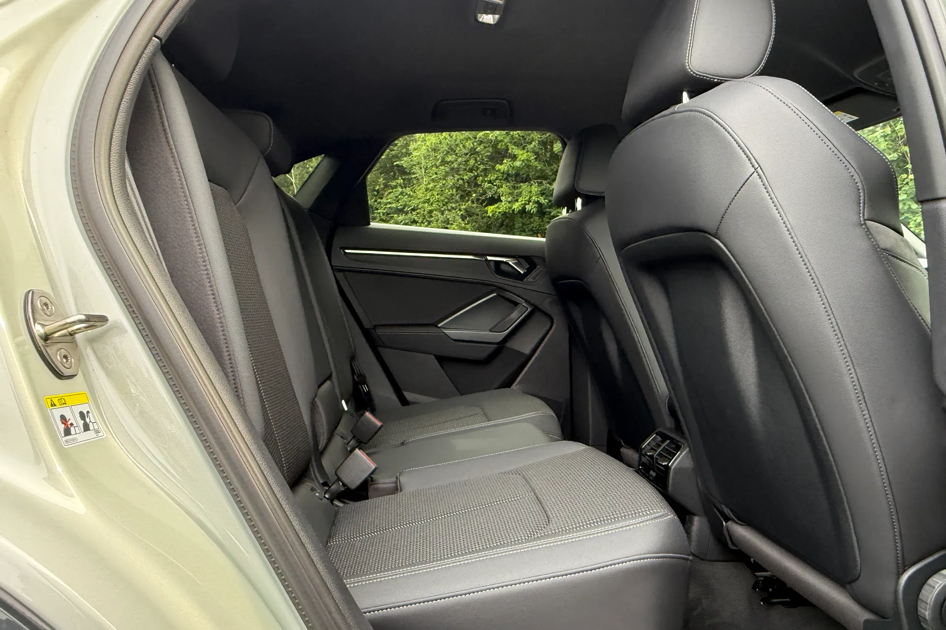 Audi Q3 thumbnail image number 30