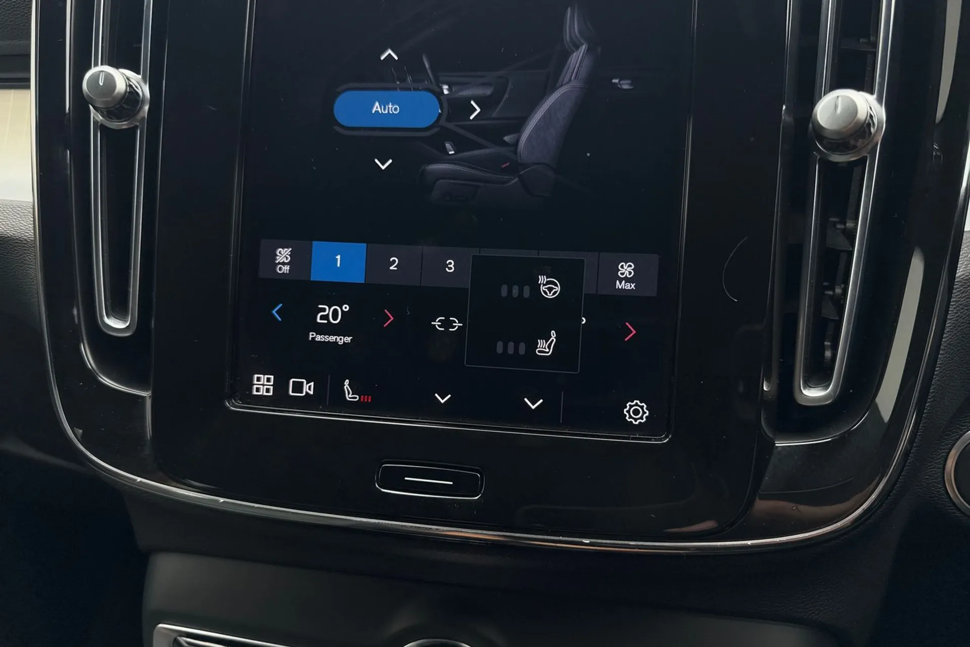 Volvo XC40 thumbnail image number 40