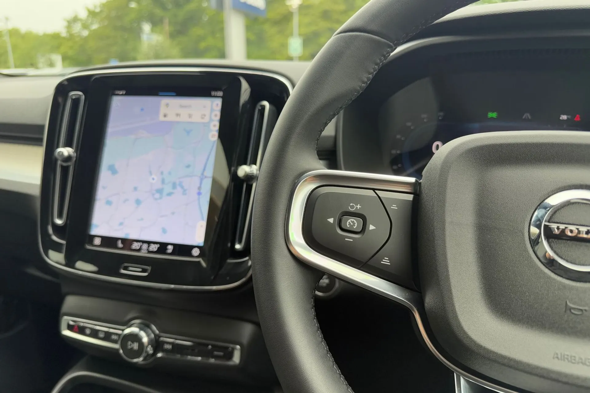Volvo XC40 thumbnail image number 35