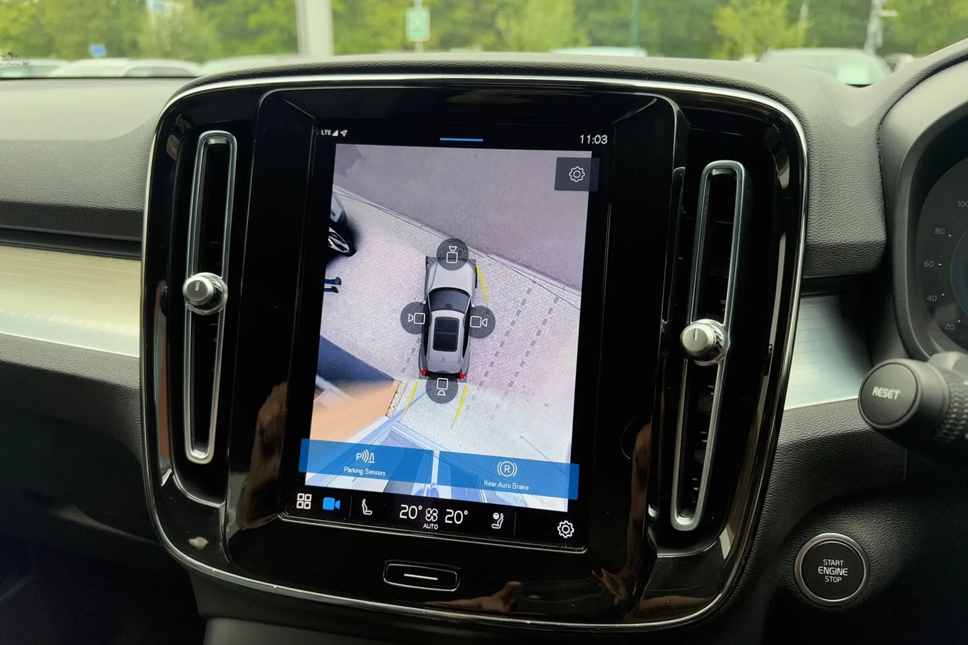 Volvo XC40 thumbnail image number 4
