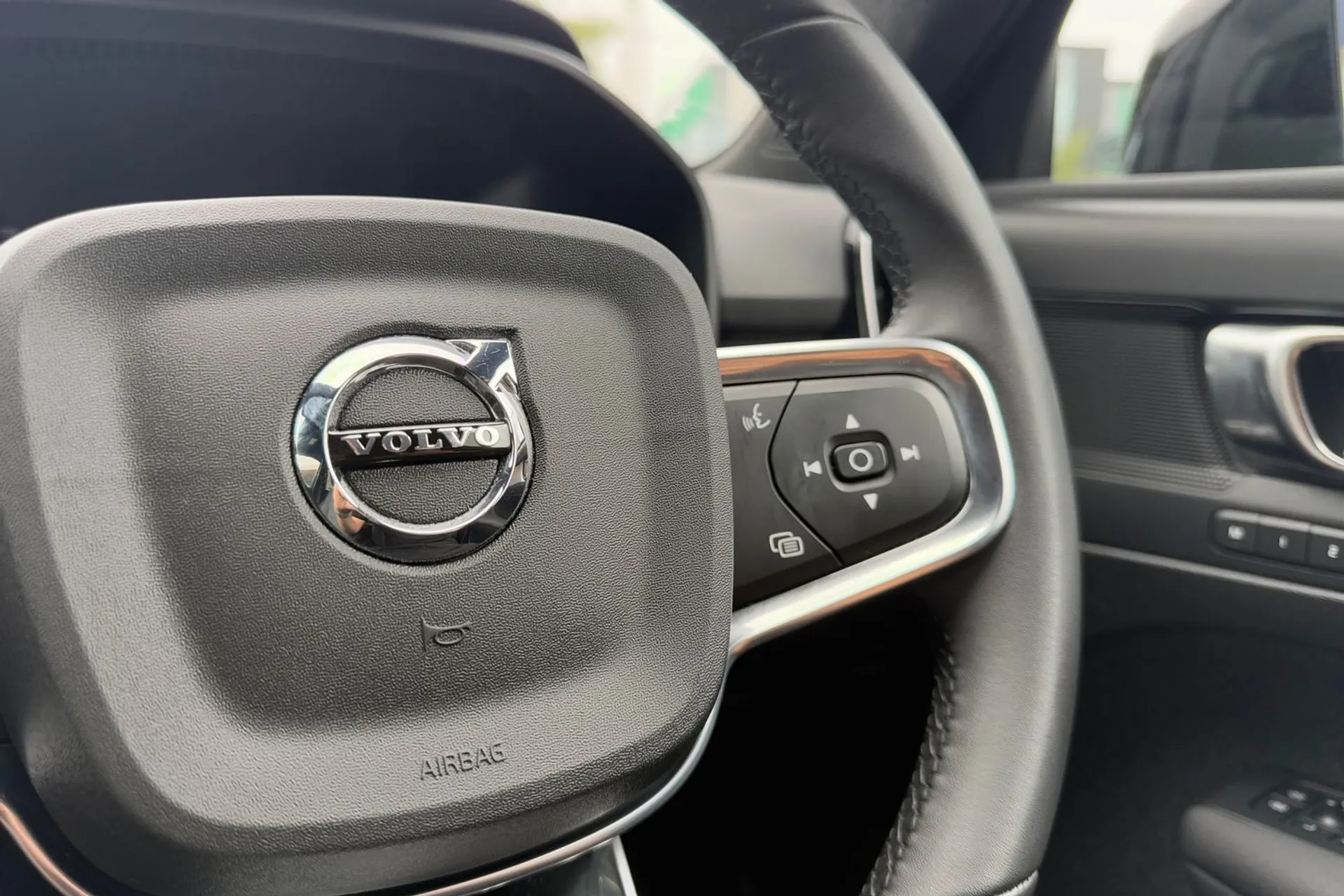 Volvo XC40 thumbnail image number 36
