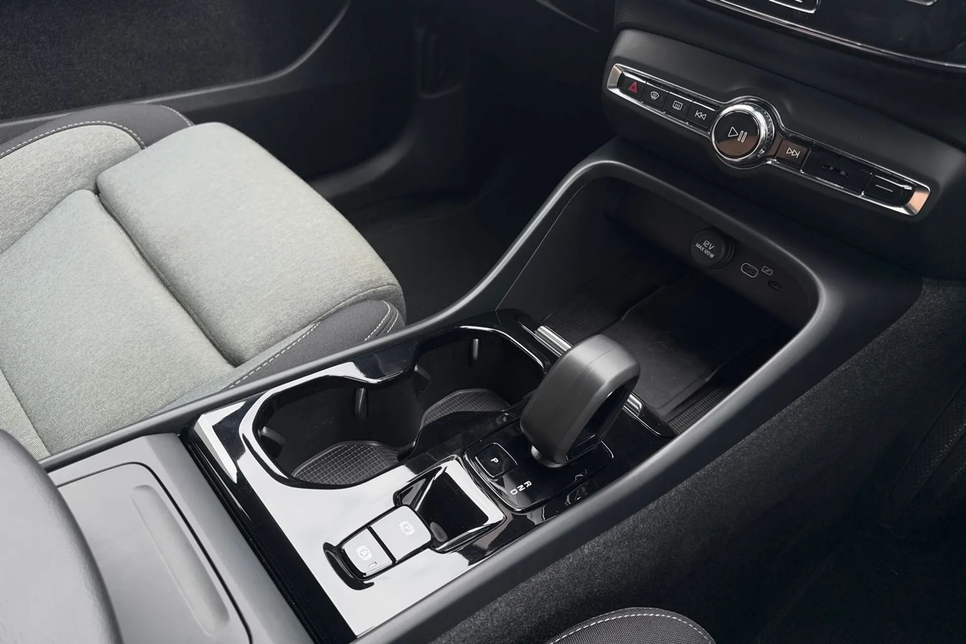 Volvo XC40 thumbnail image number 43