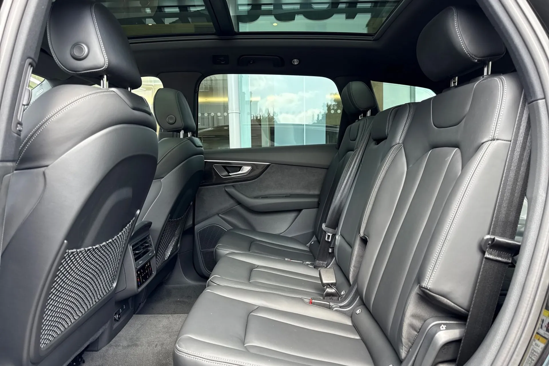 Audi Q7 thumbnail image number 30