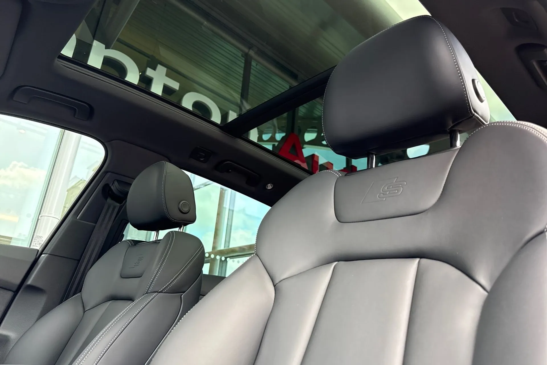 Audi Q7 thumbnail image number 29