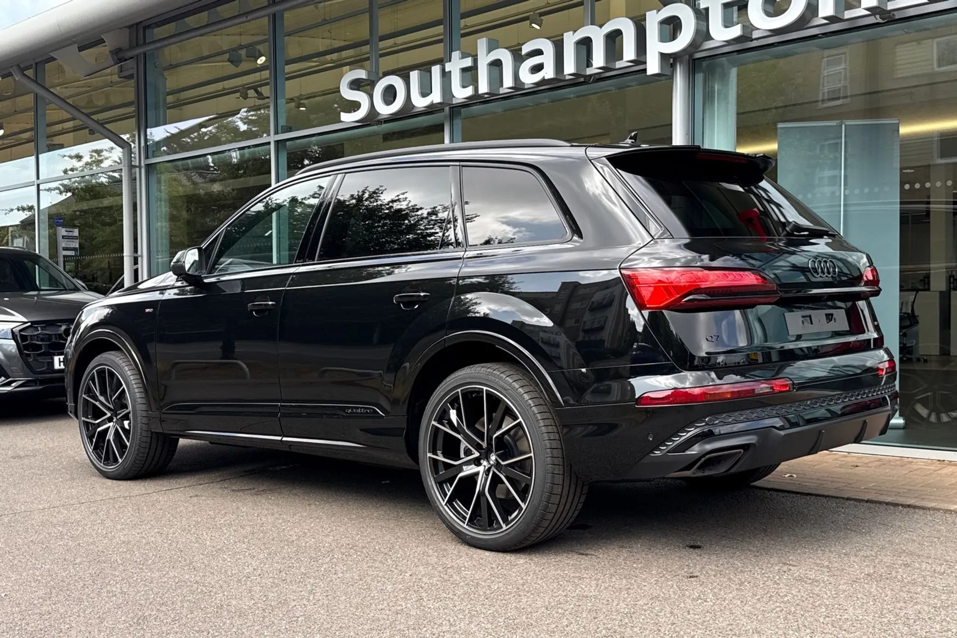 Audi Q7 thumbnail image number 9