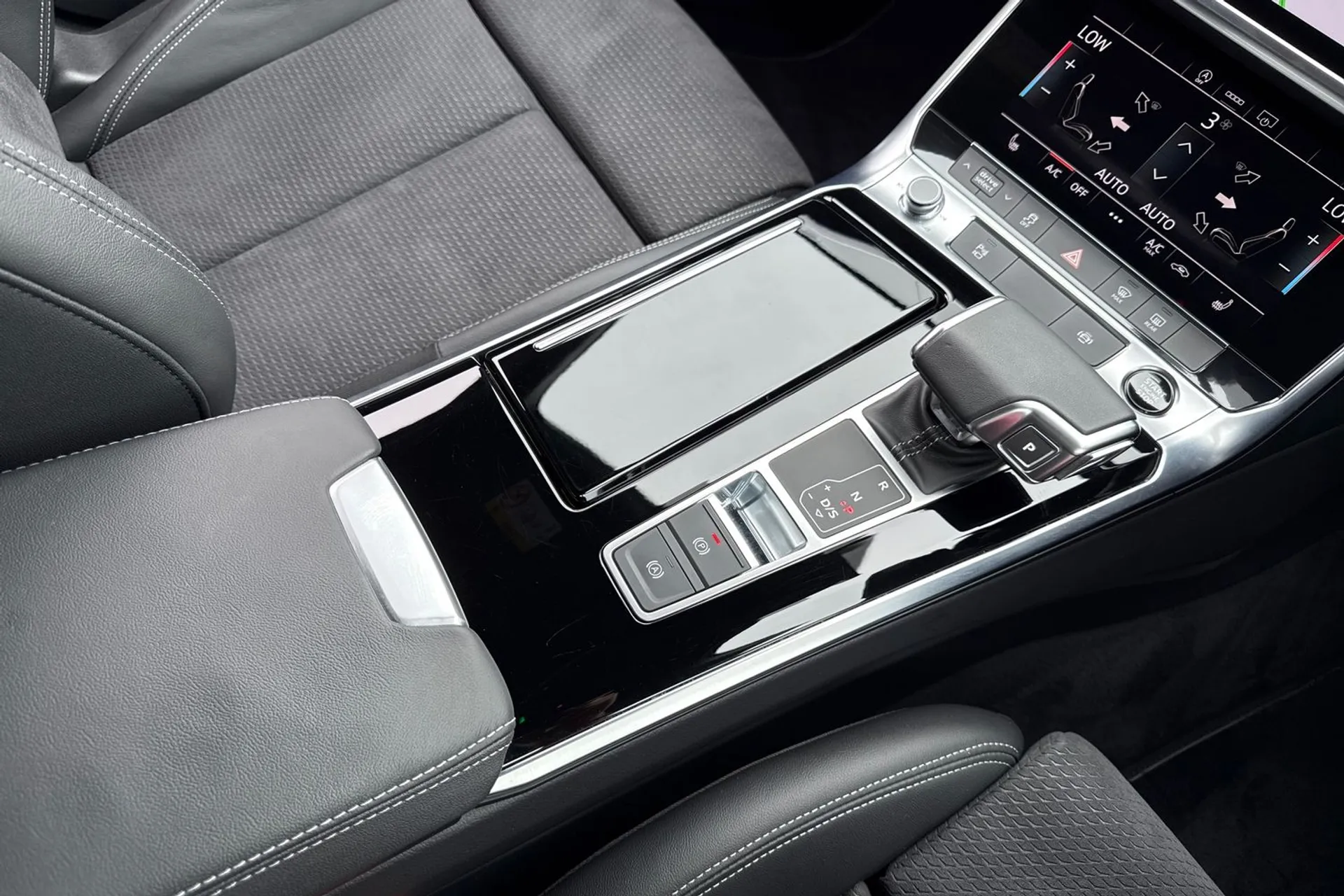 Audi A6 thumbnail image number 36