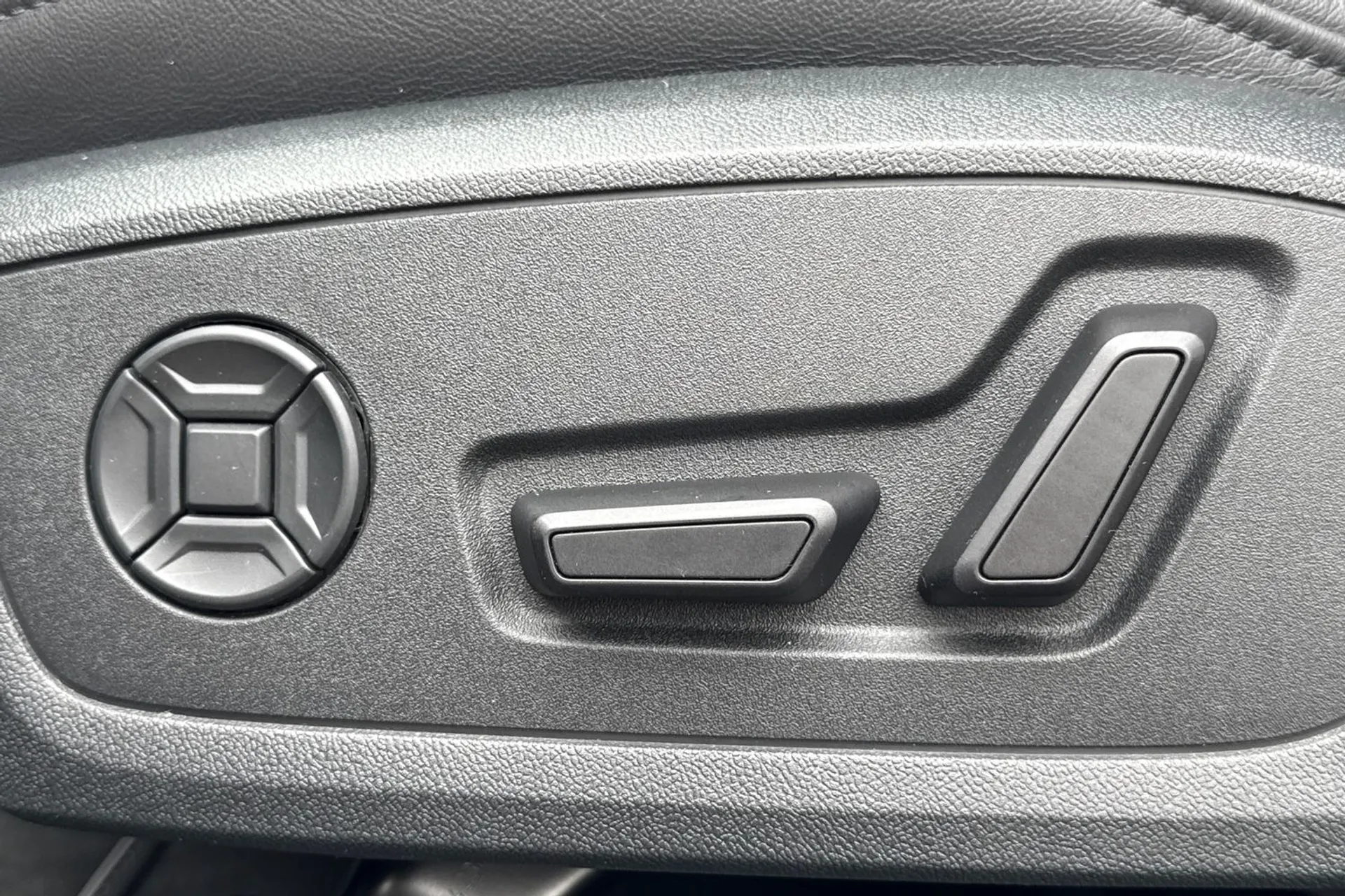 Audi A6 thumbnail image number 31