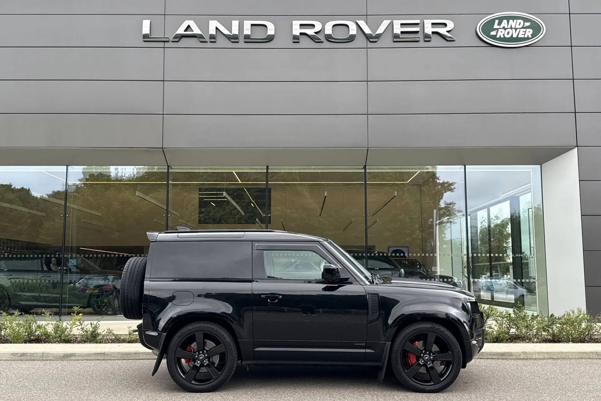 LAND ROVER DEFENDER thumbnail image number 2