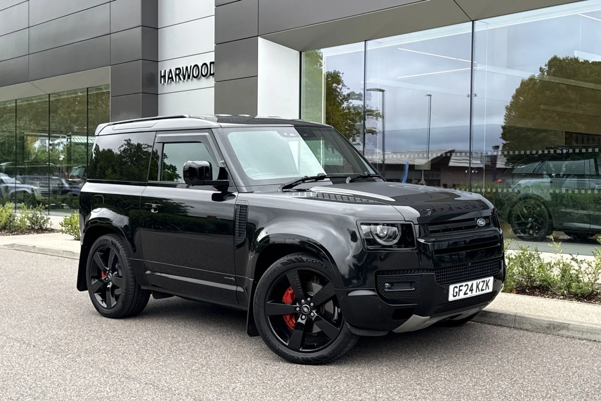 LAND ROVER DEFENDER focused image