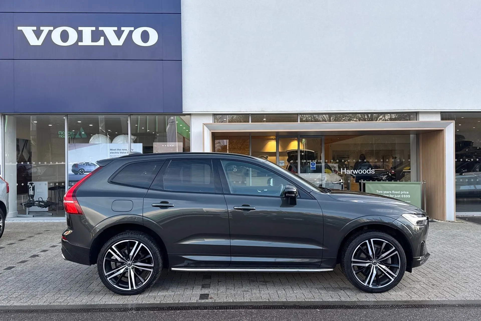 Volvo XC60 thumbnail image number 2
