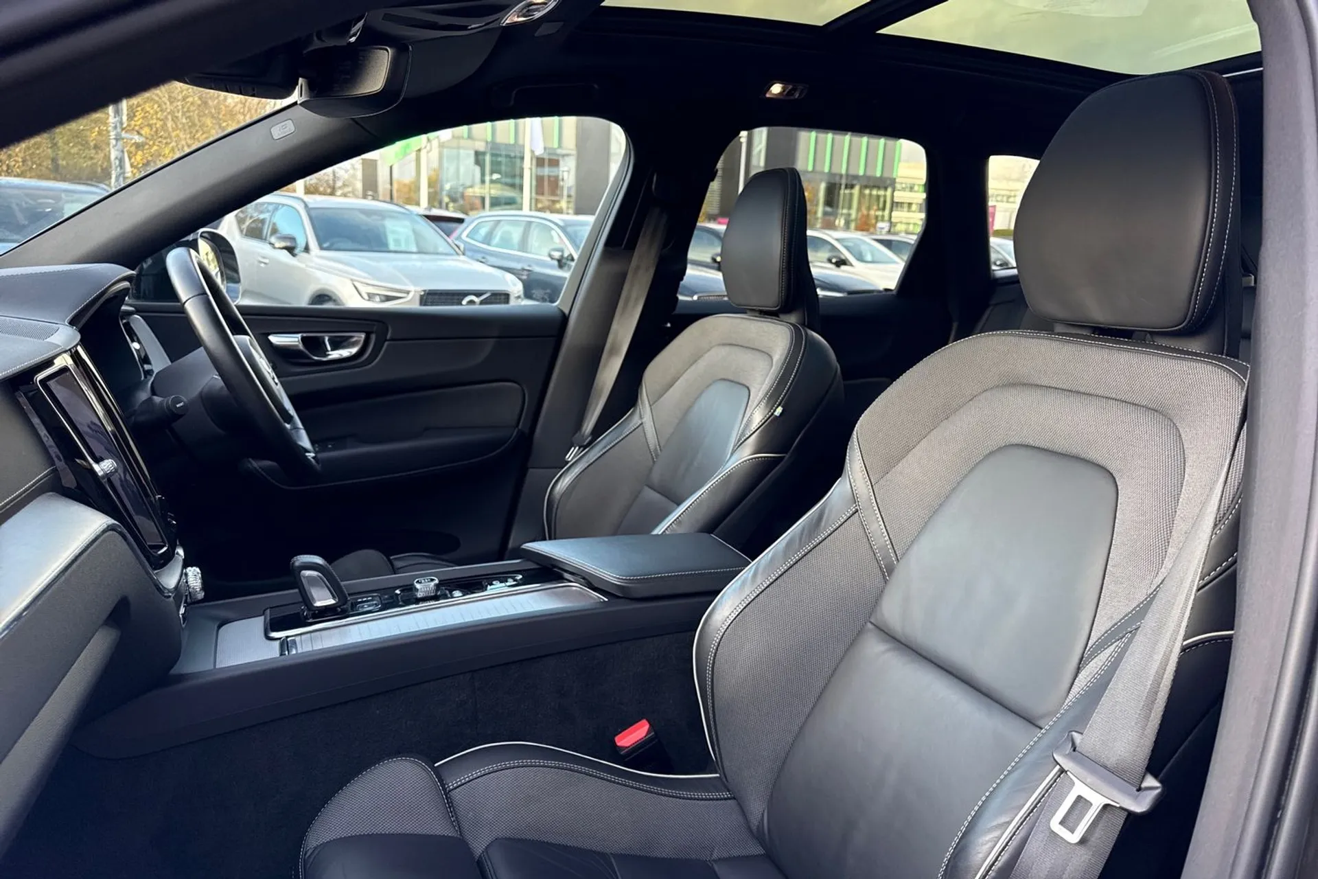 Volvo XC60 thumbnail image number 28