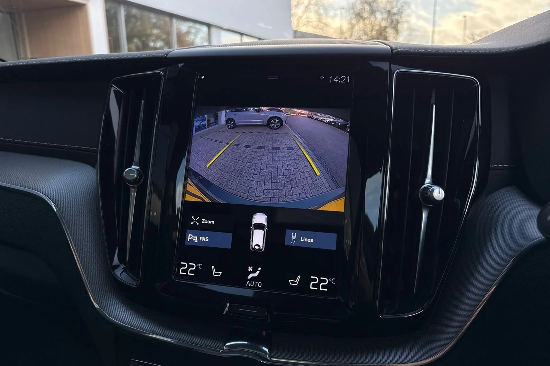 Volvo XC60 thumbnail image number 4