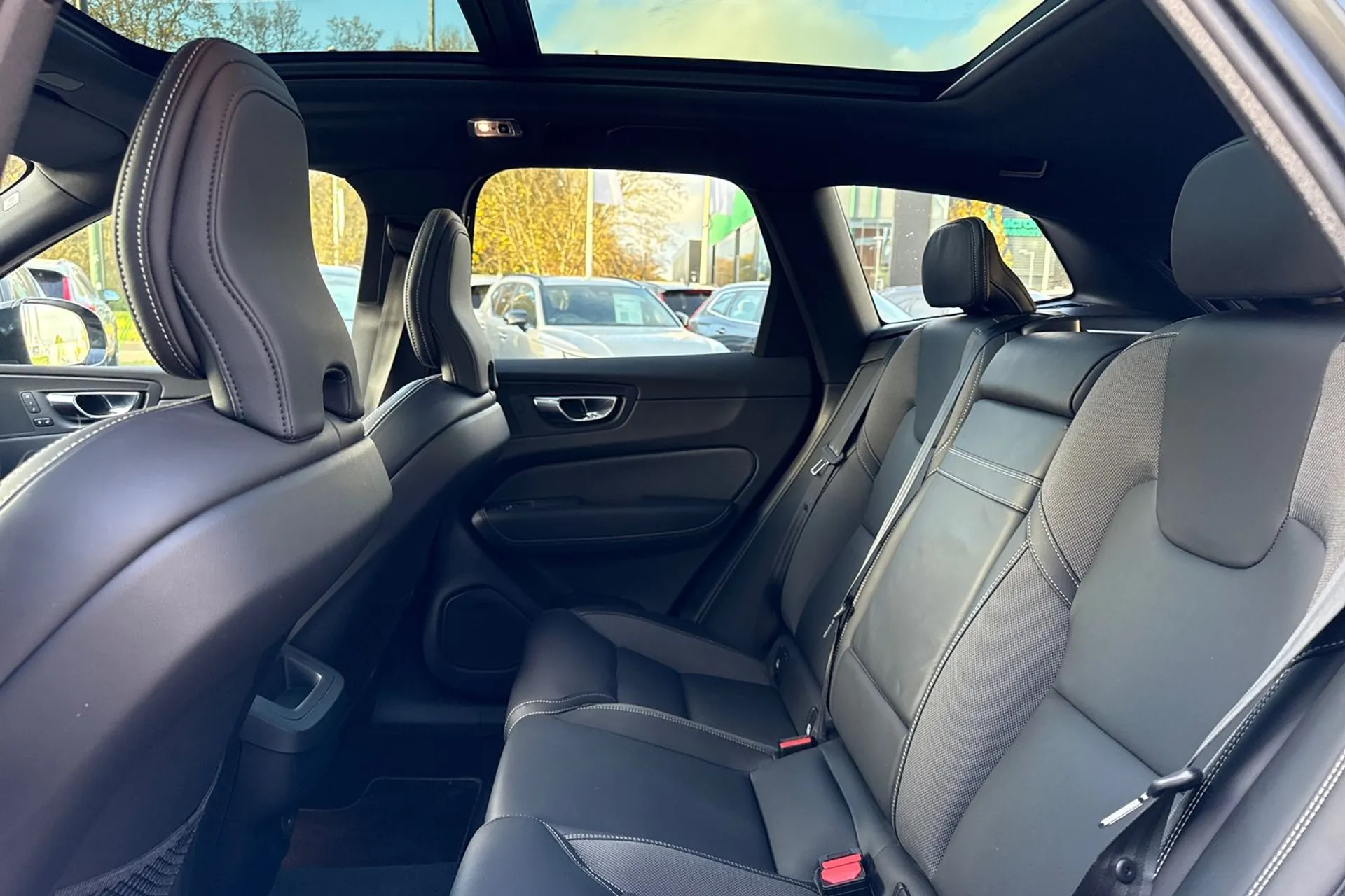 Volvo XC60 thumbnail image number 30