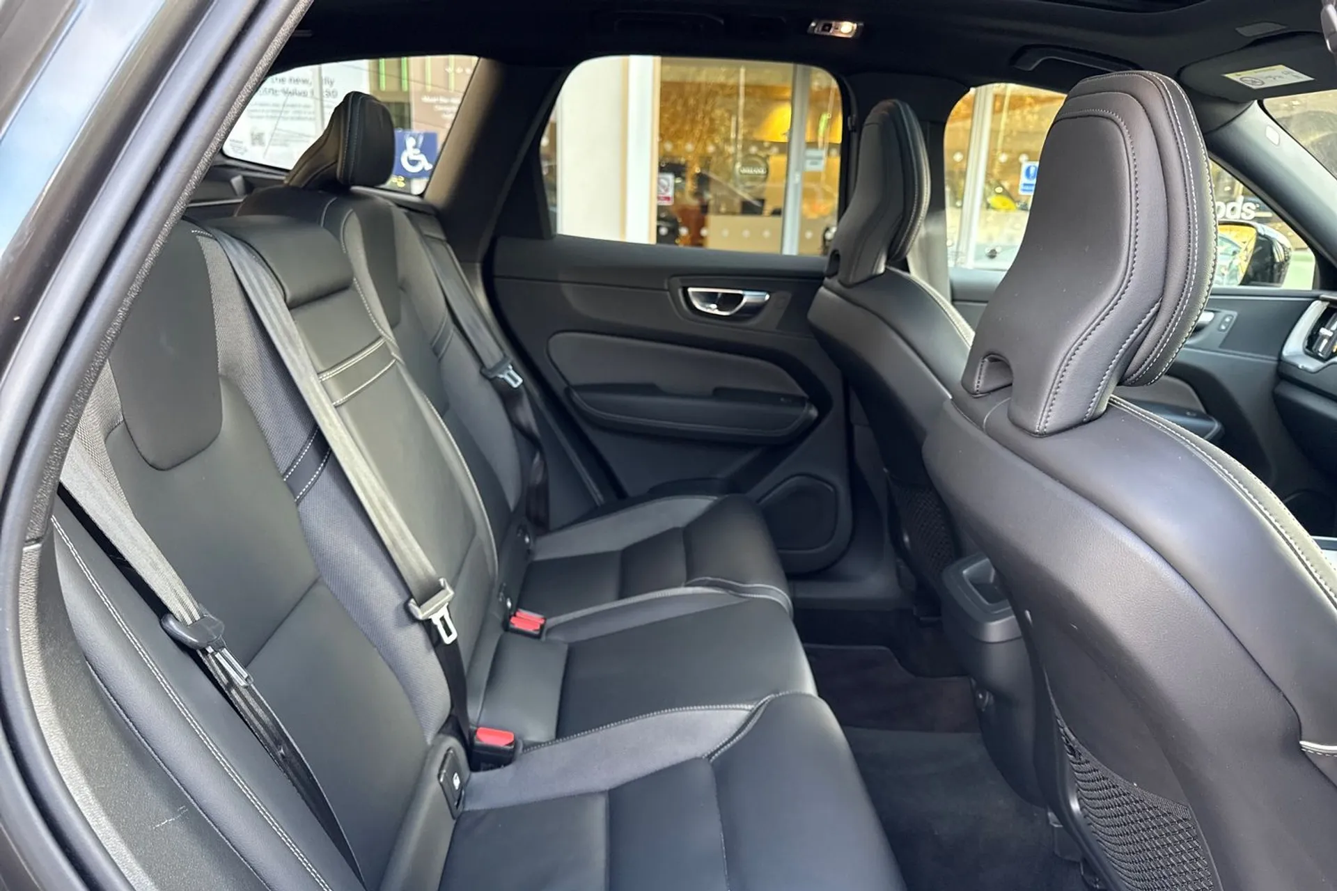 Volvo XC60 thumbnail image number 23