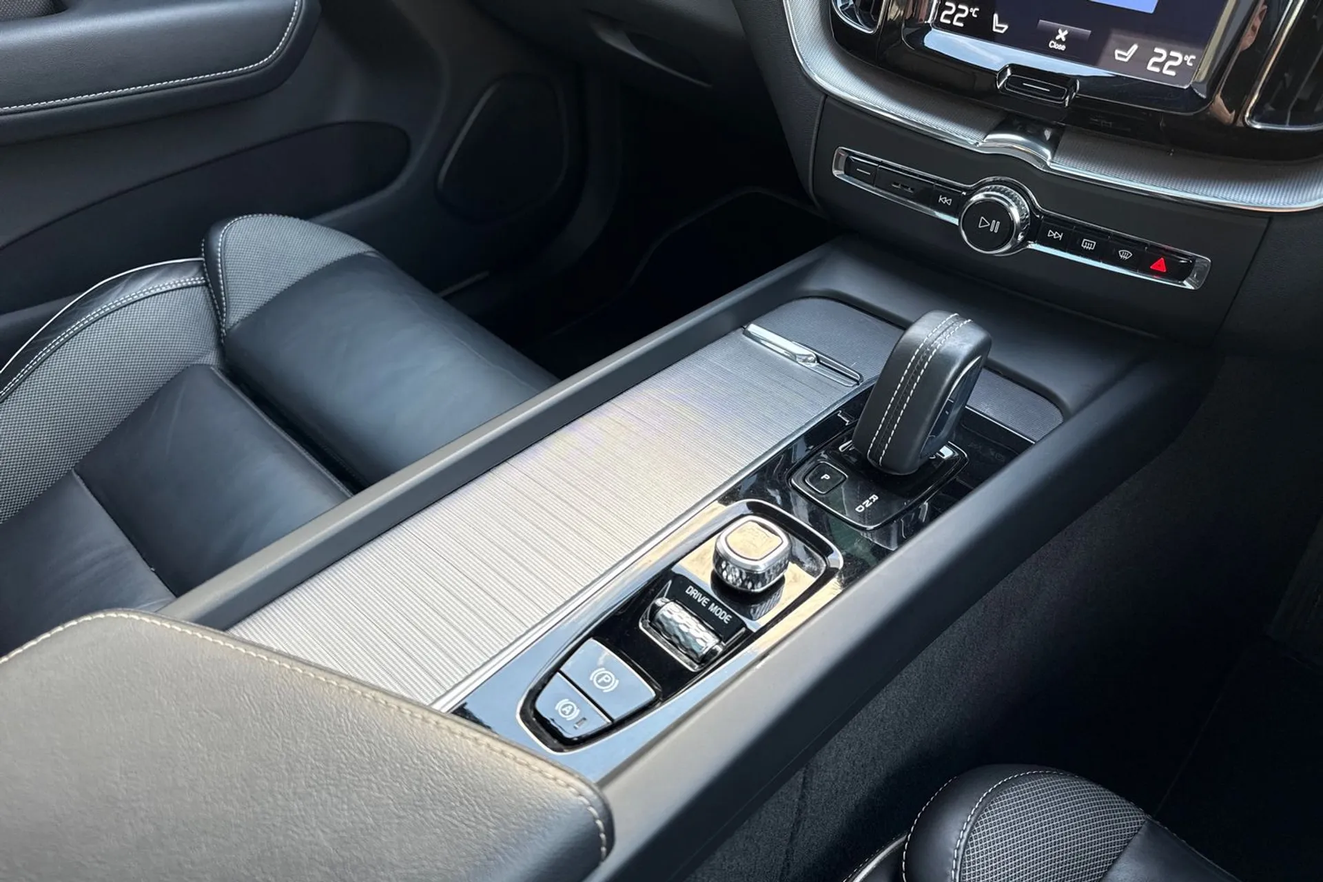 Volvo XC60 thumbnail image number 43