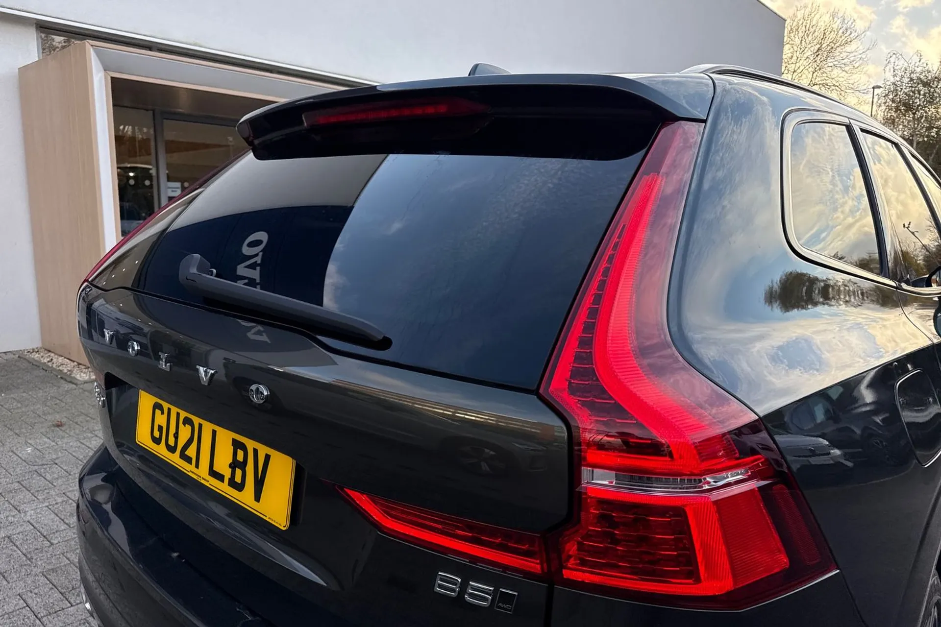 Volvo XC60 thumbnail image number 16