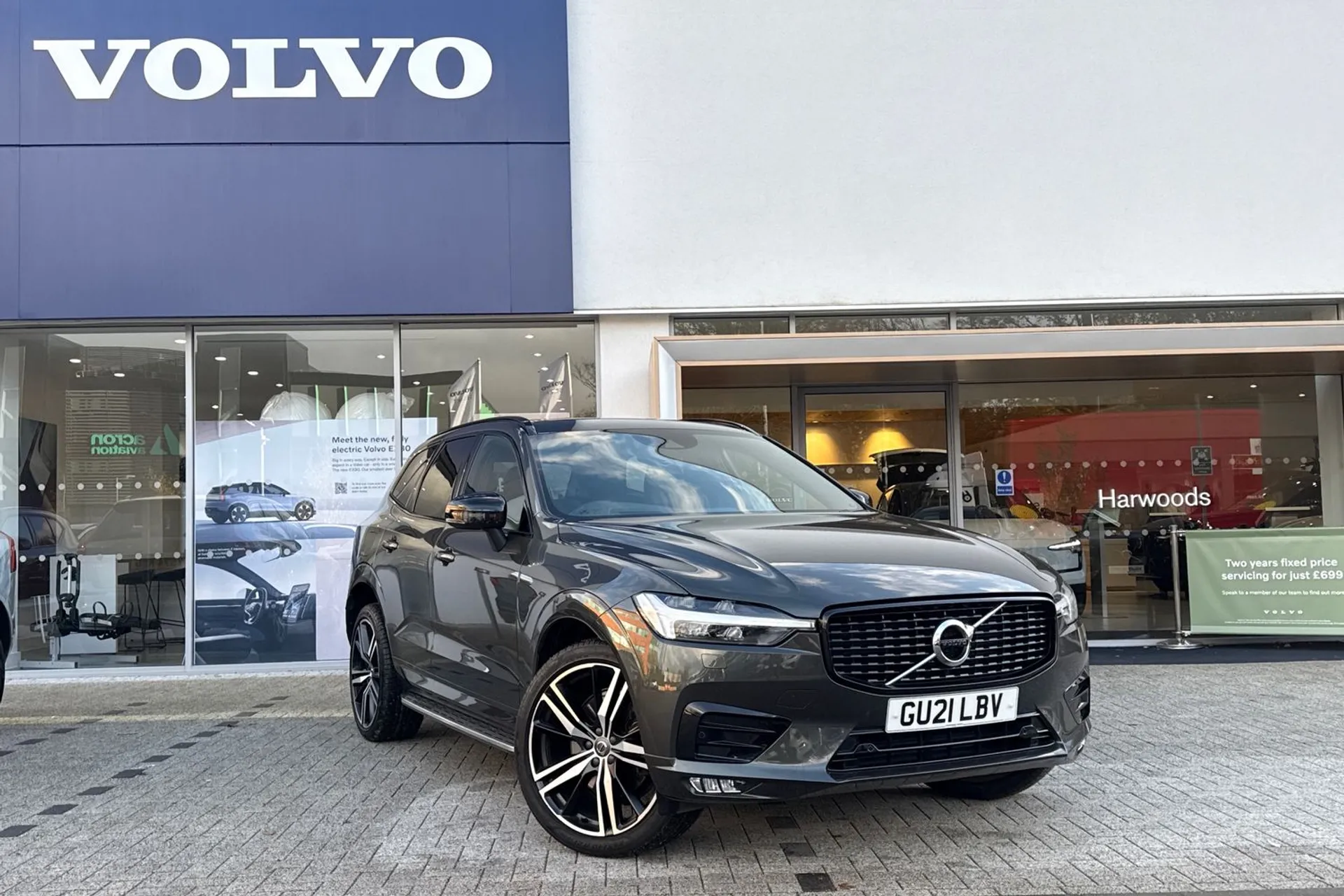Volvo XC60 focused image