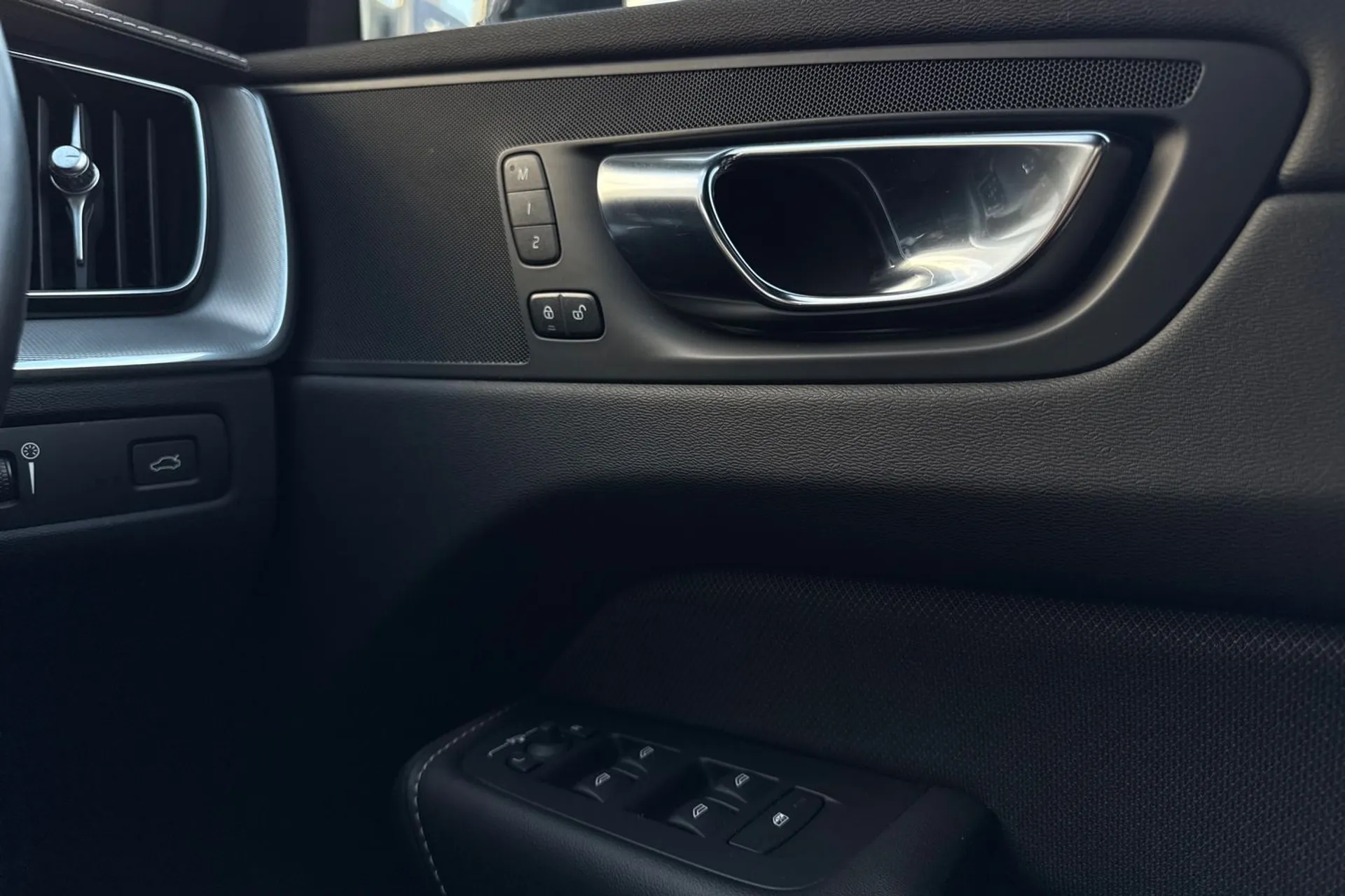 Volvo XC60 thumbnail image number 42