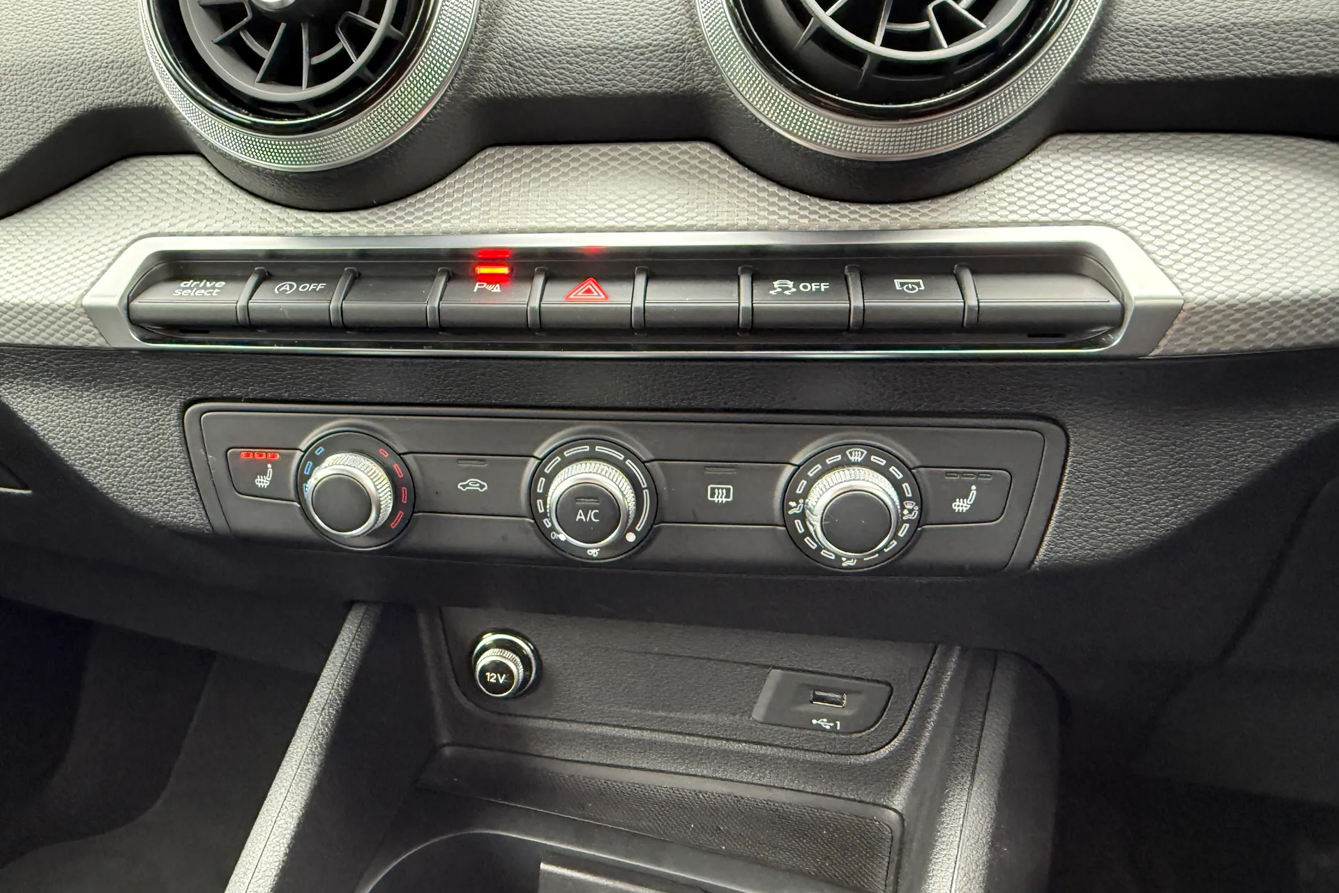 Audi Q2 thumbnail image number 25