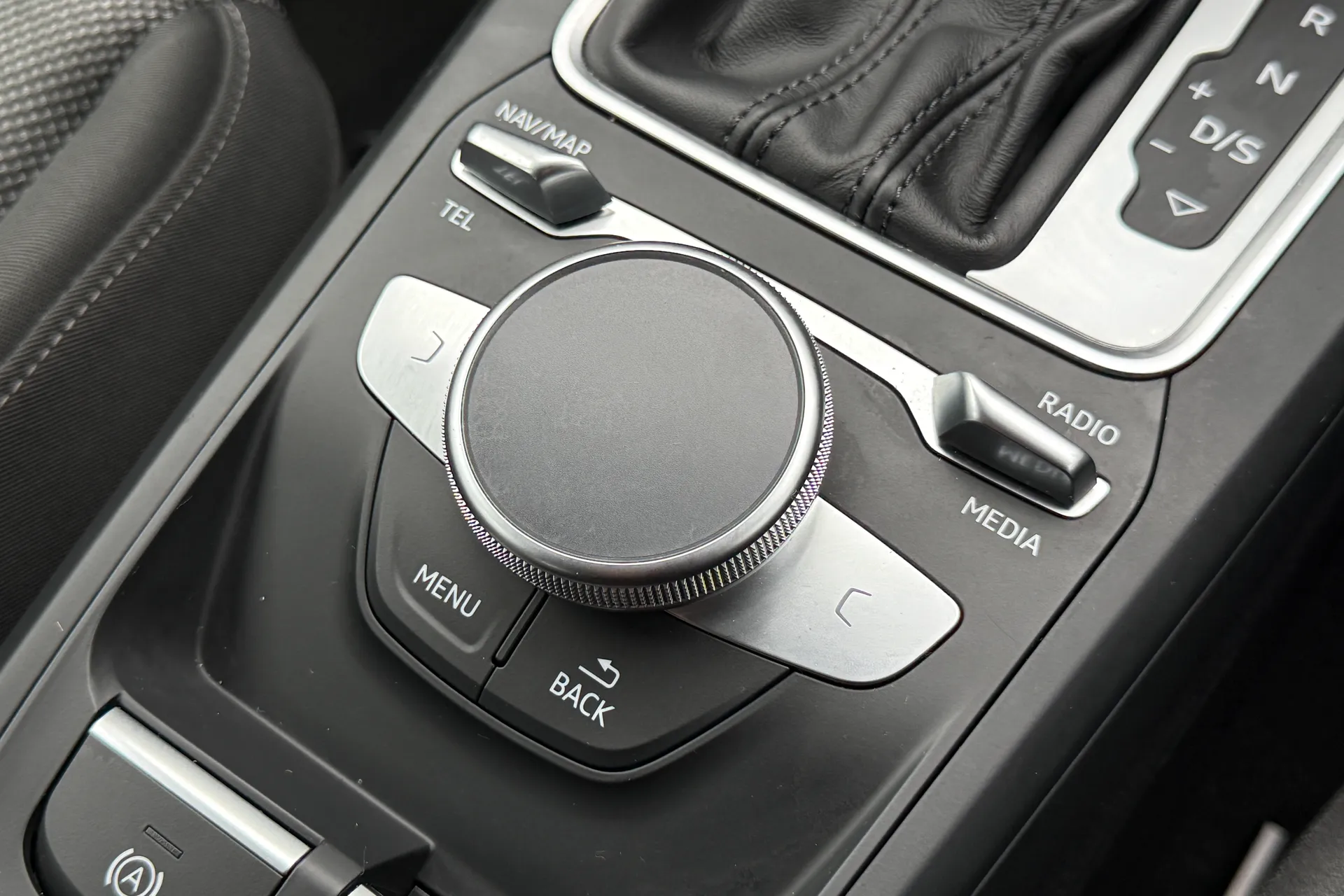 Audi Q2 thumbnail image number 19