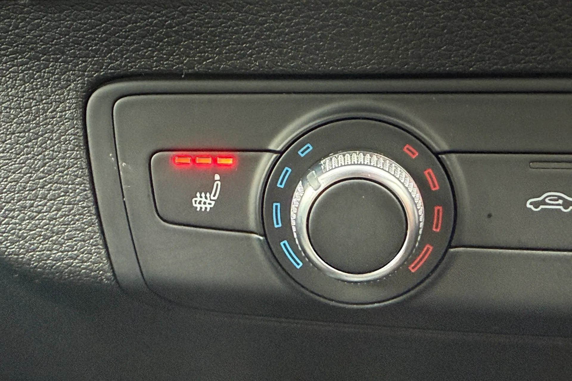 Audi Q2 thumbnail image number 24