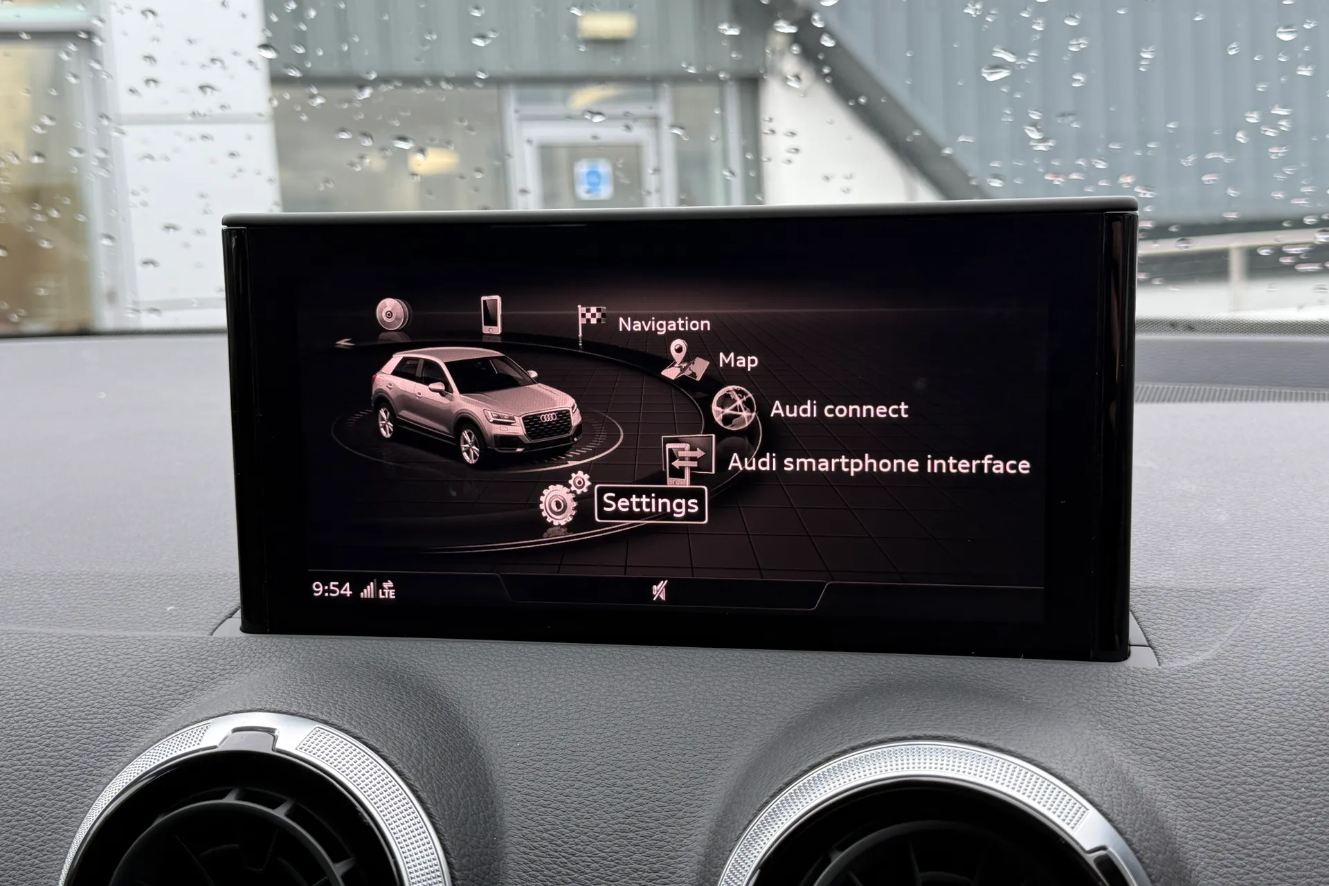 Audi Q2 thumbnail image number 17