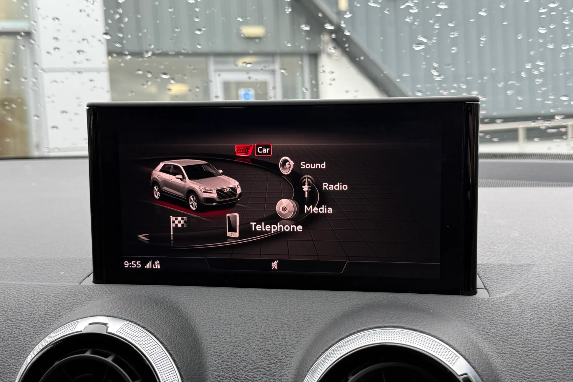 Audi Q2 thumbnail image number 18