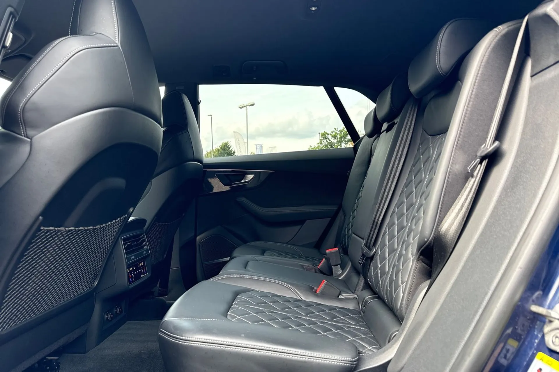 Audi Q8 thumbnail image number 30