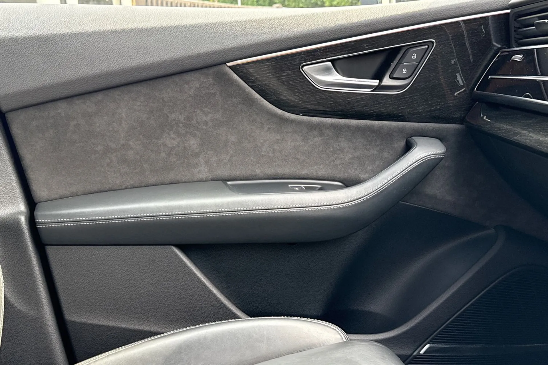 Audi Q8 thumbnail image number 39