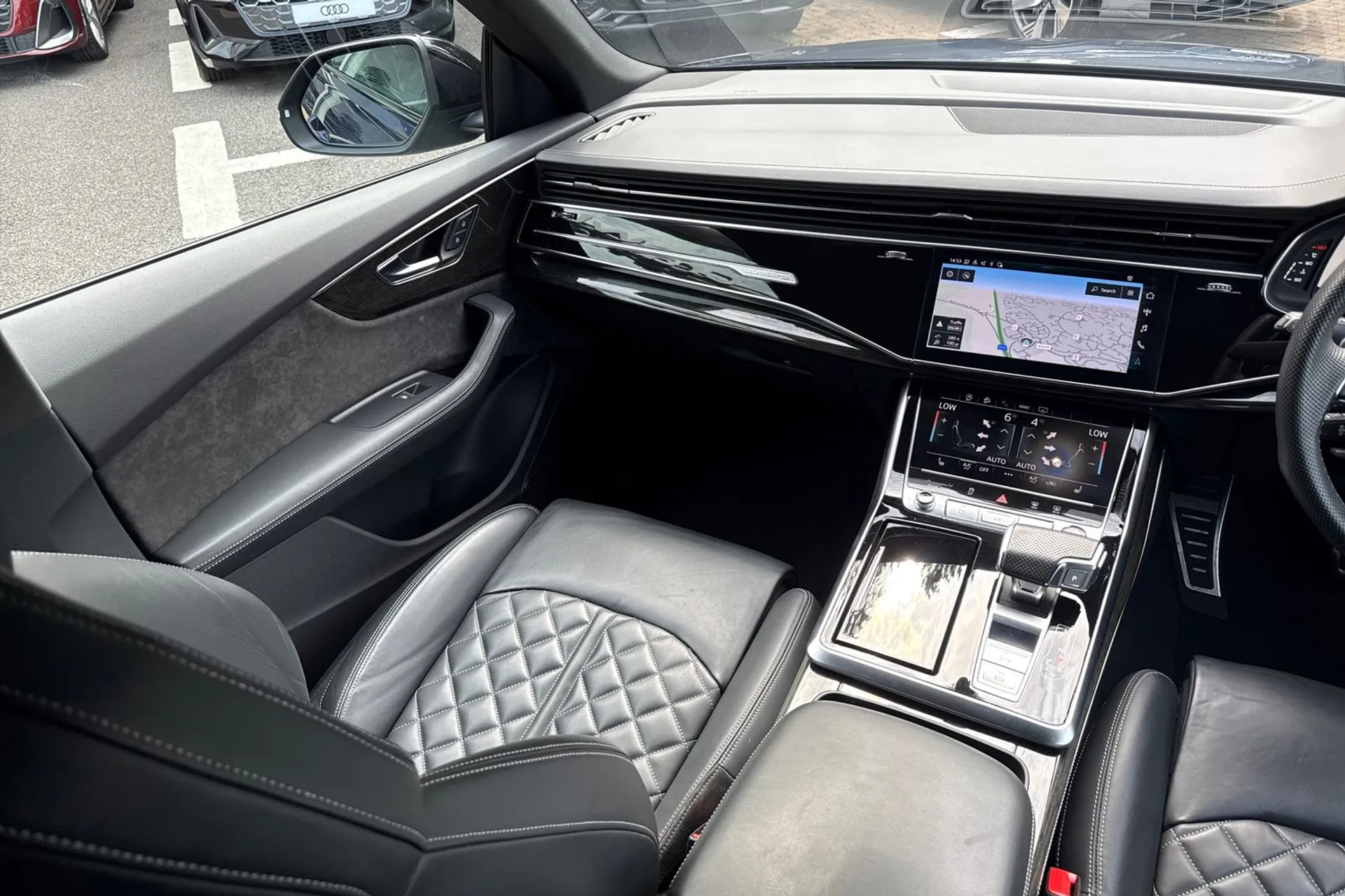 Audi Q8 thumbnail image number 32