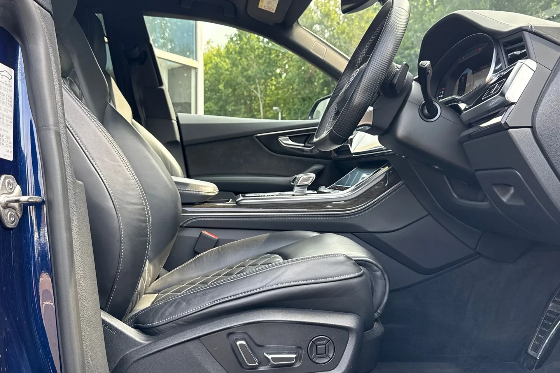 Audi Q8 thumbnail image number 25