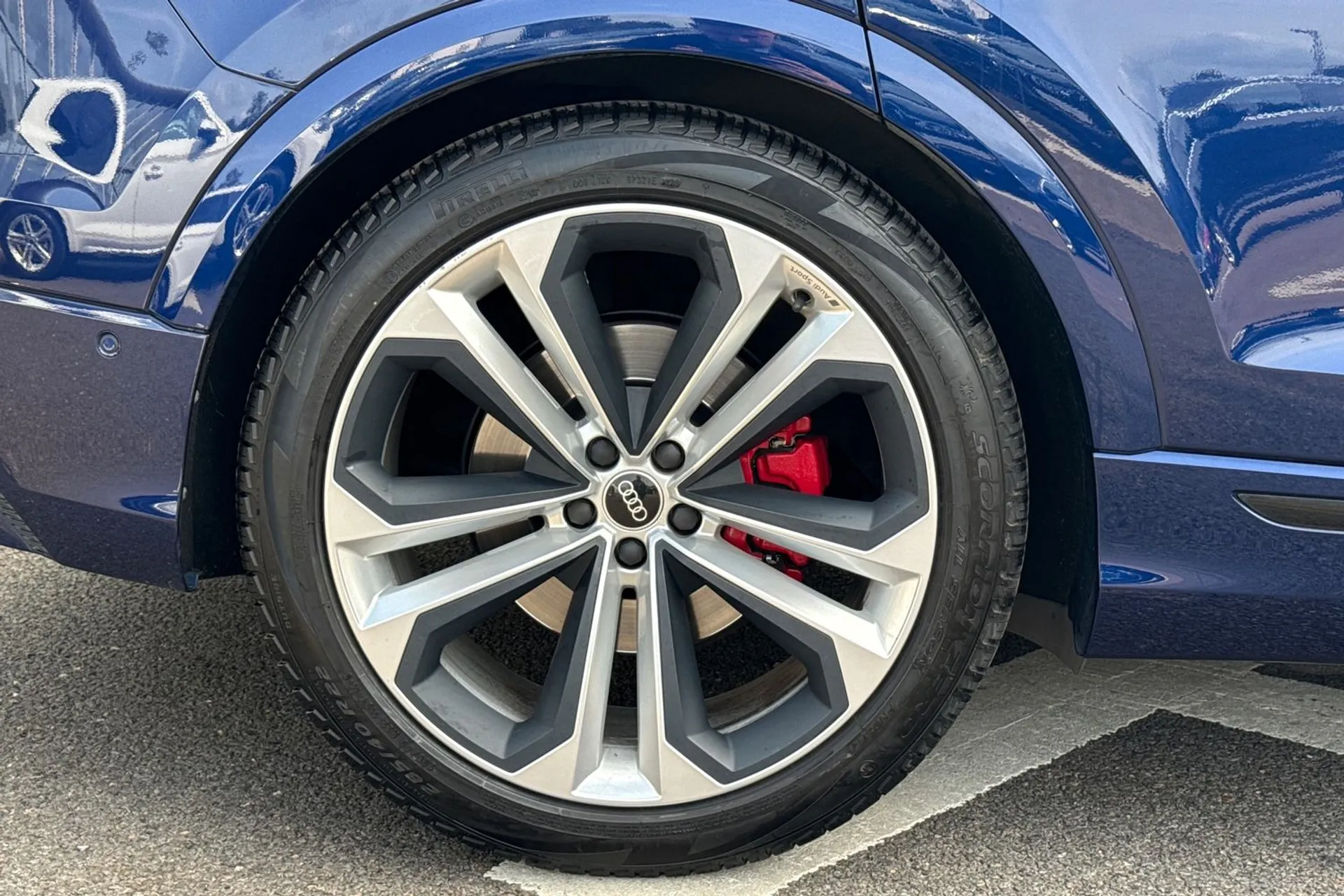 Audi Q8 thumbnail image number 13