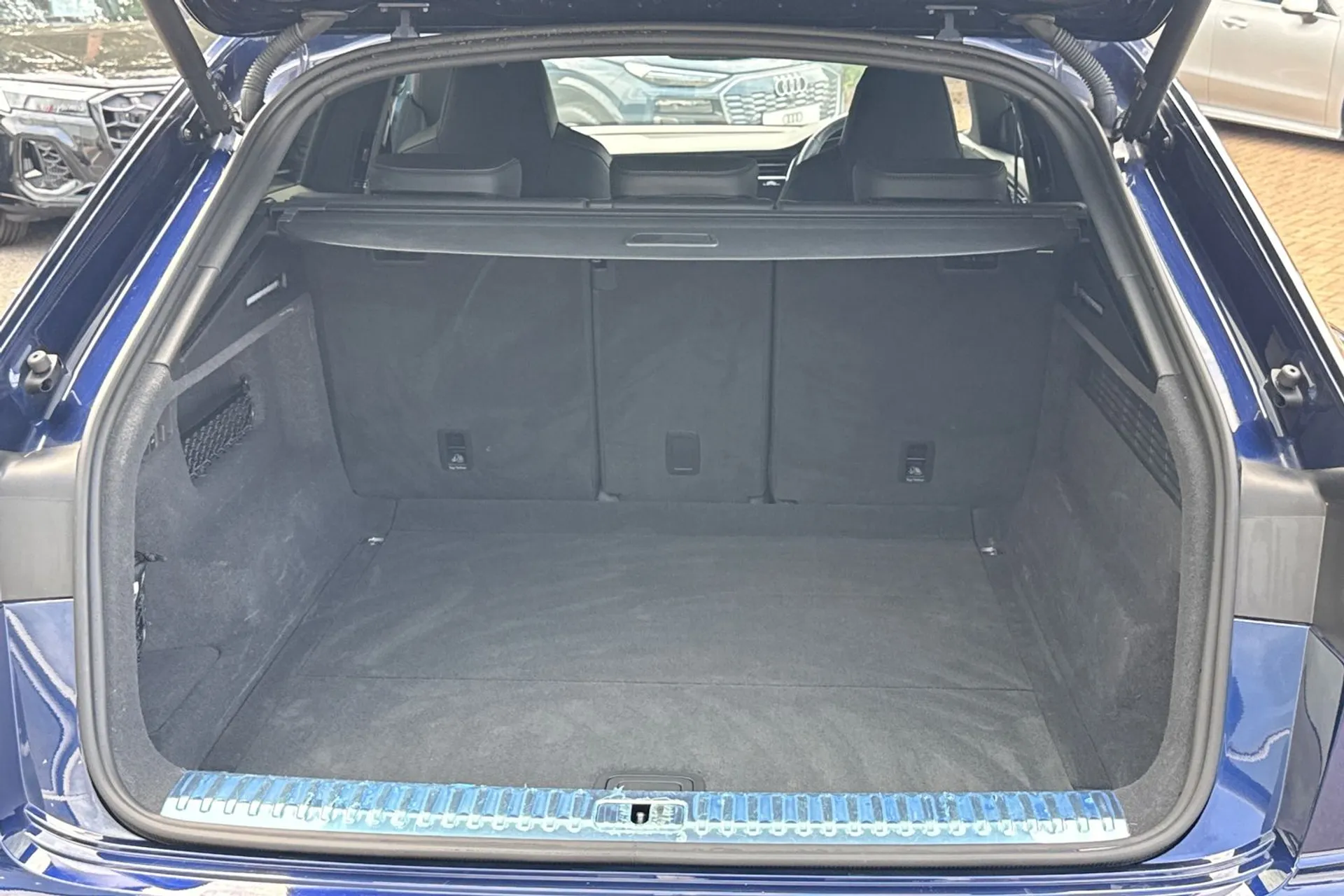 Audi Q8 thumbnail image number 19