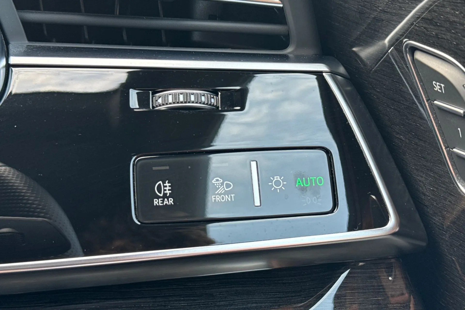 Audi Q8 thumbnail image number 46