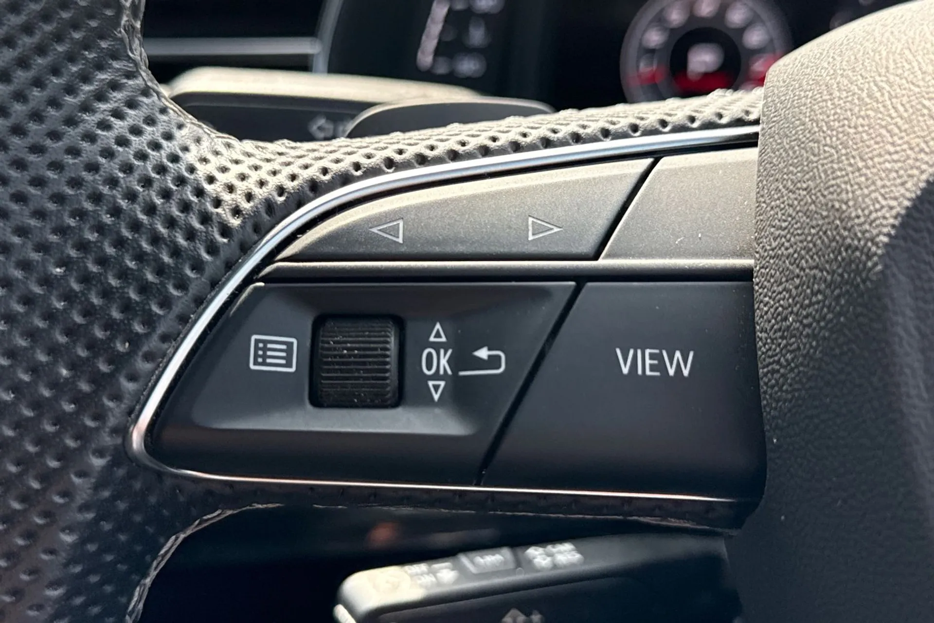 Audi Q8 thumbnail image number 36