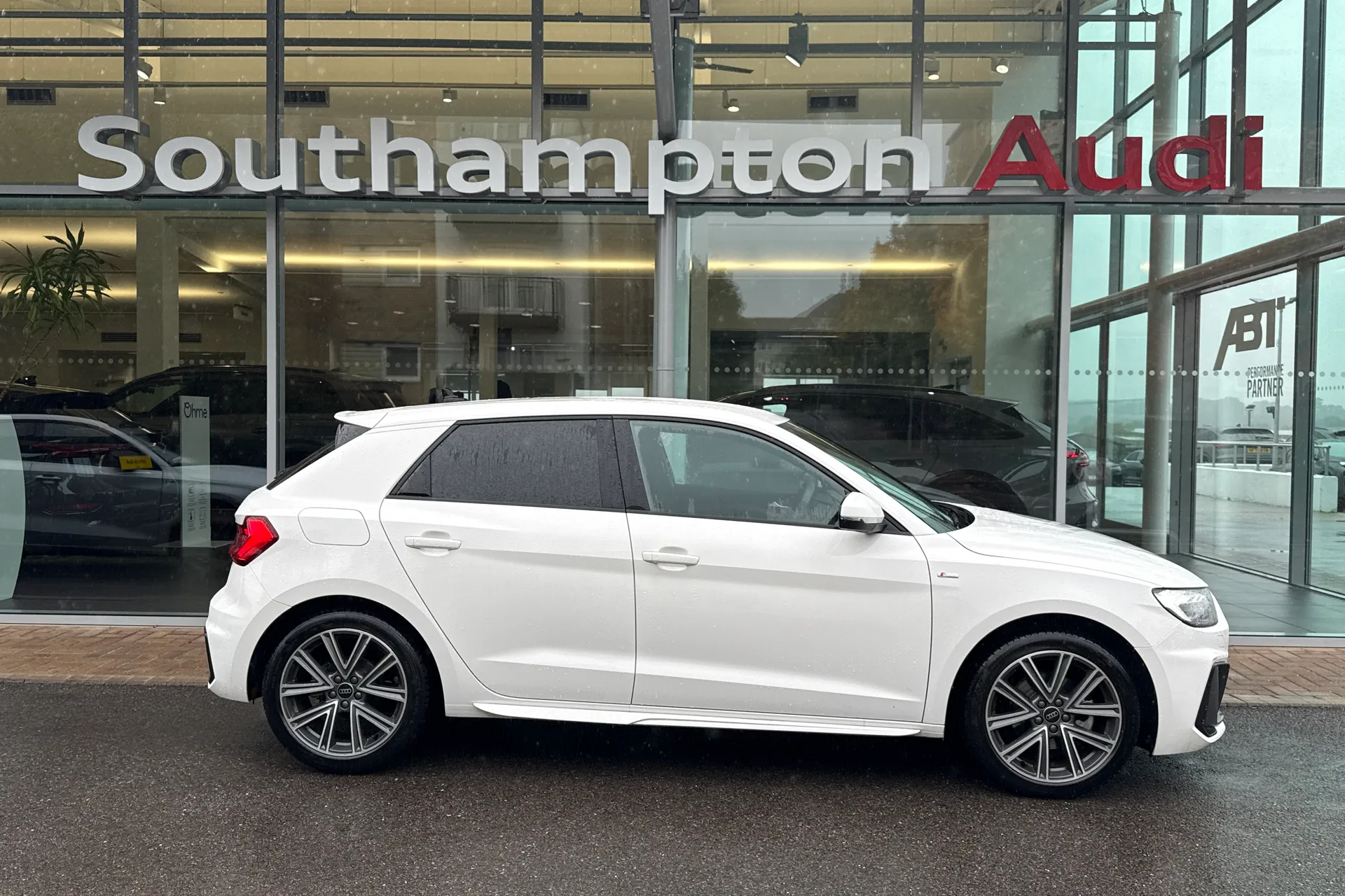 Audi A1 thumbnail image number 2