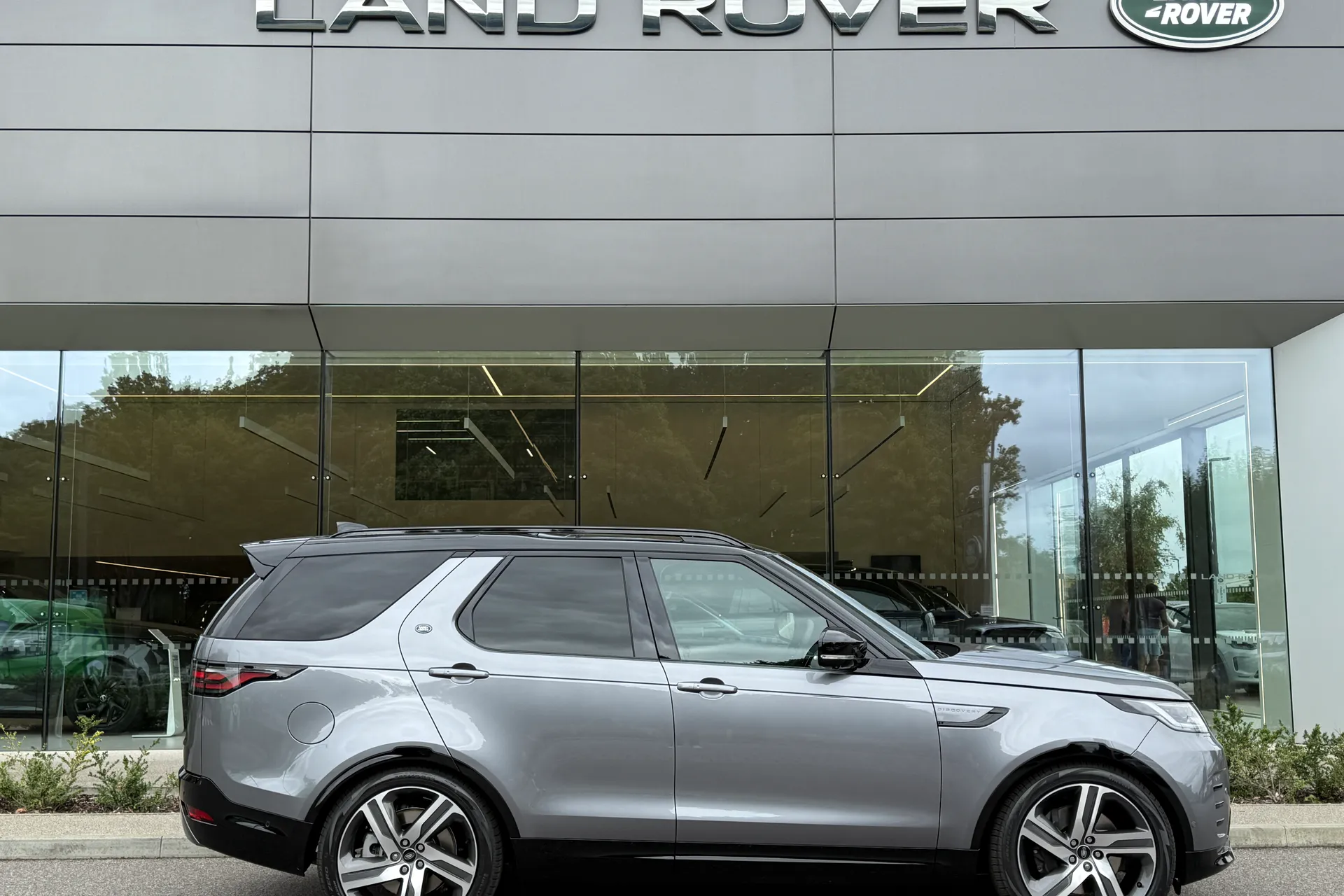 LAND ROVER DISCOVERY thumbnail image number 2