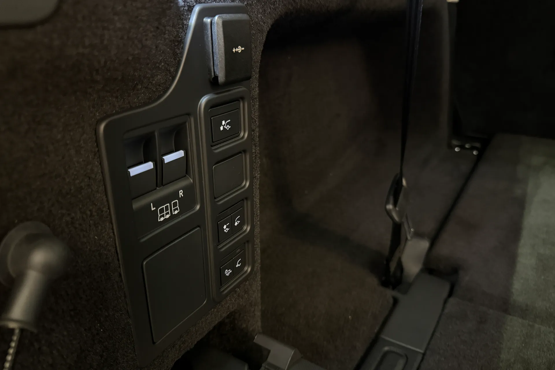 LAND ROVER DISCOVERY thumbnail image number 34