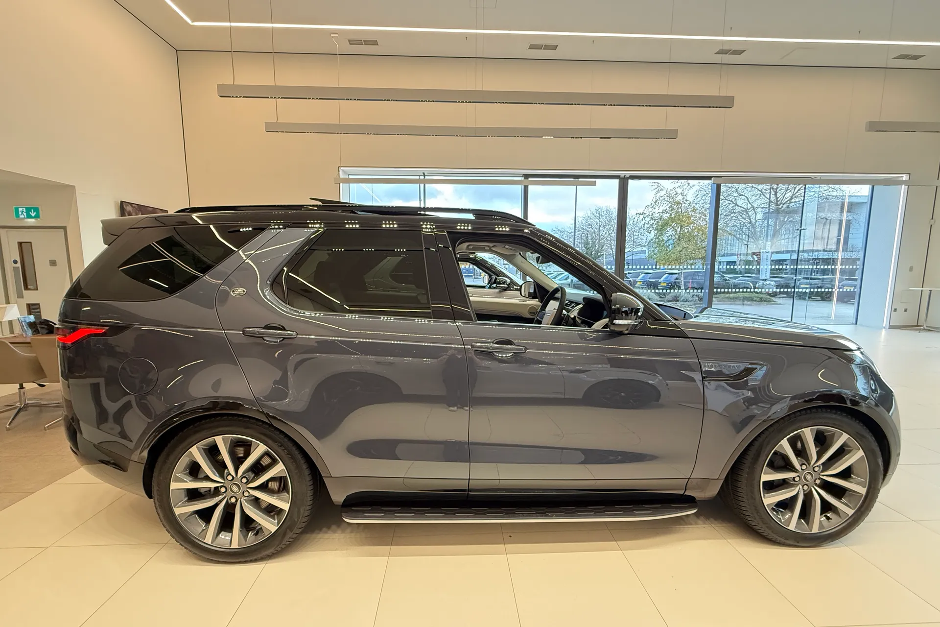 LAND ROVER DISCOVERY thumbnail image number 2