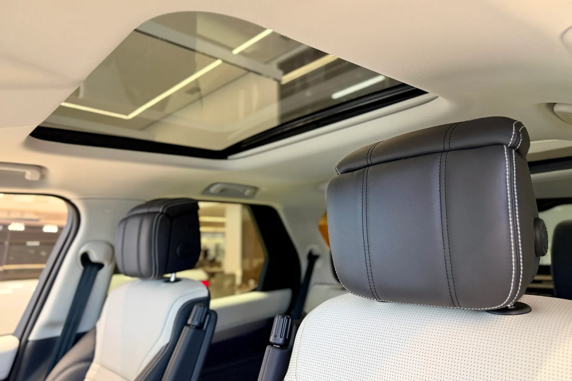 LAND ROVER DISCOVERY thumbnail image number 4