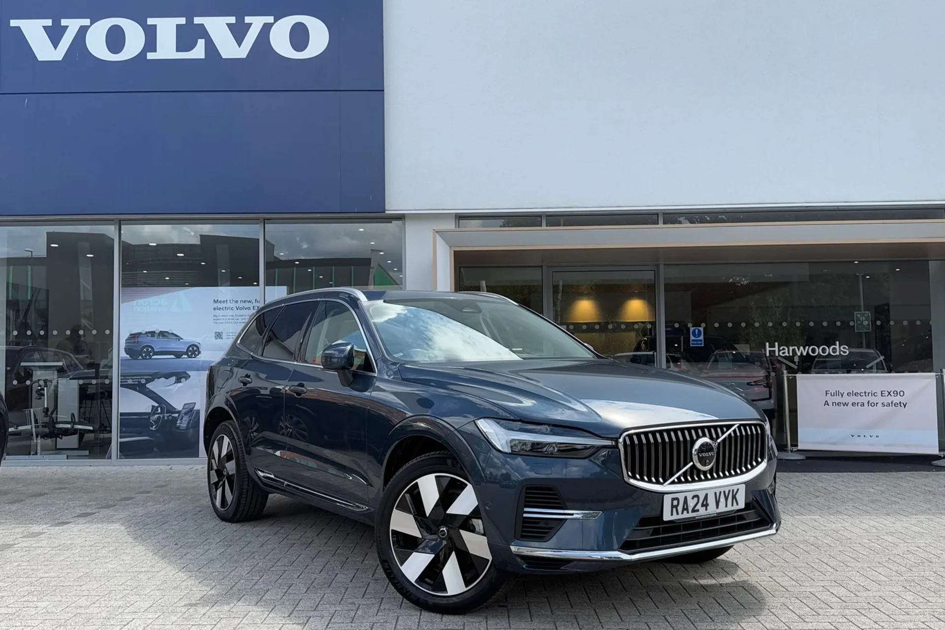 Volvo XC60 focused image