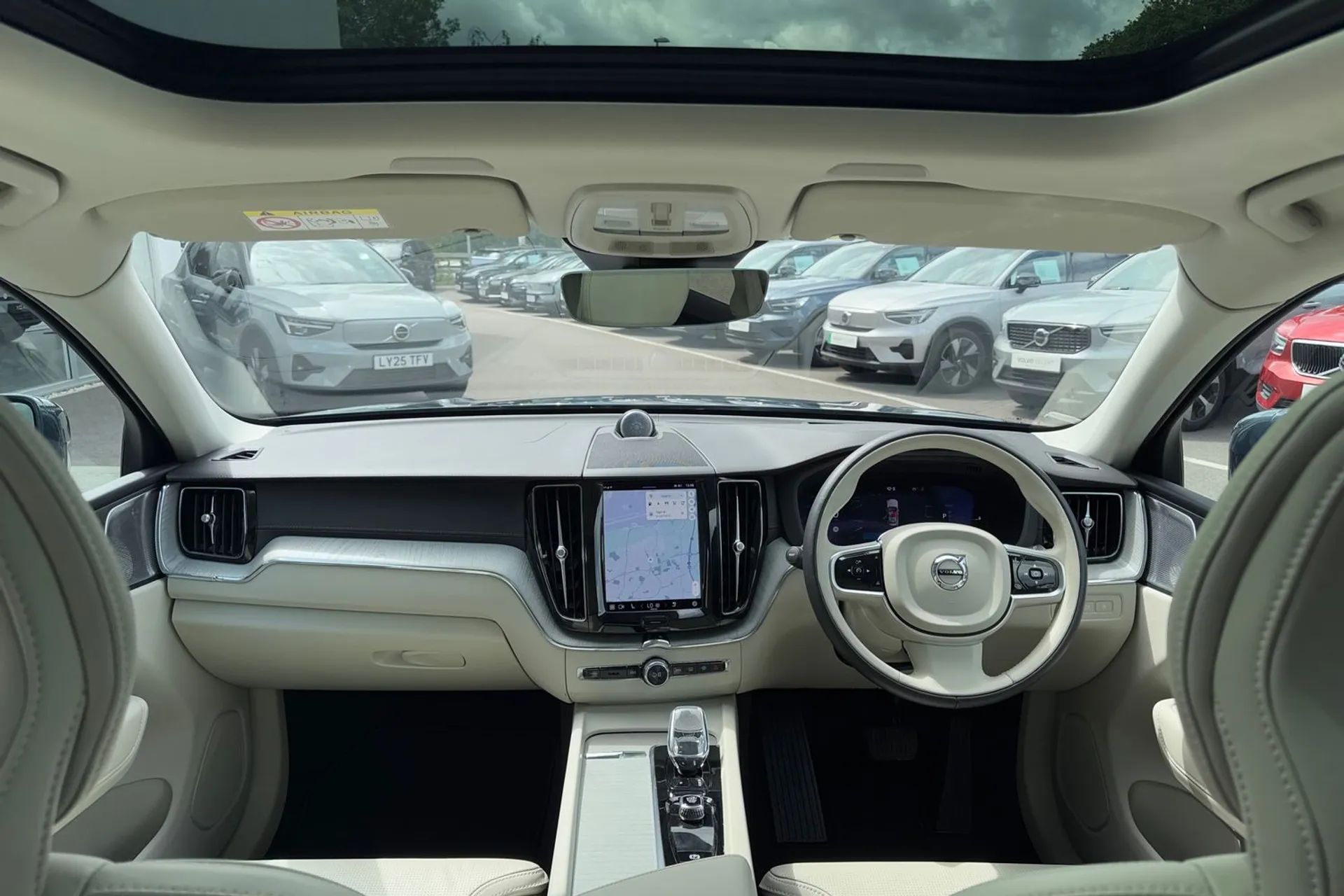 Volvo XC60 thumbnail image number 3