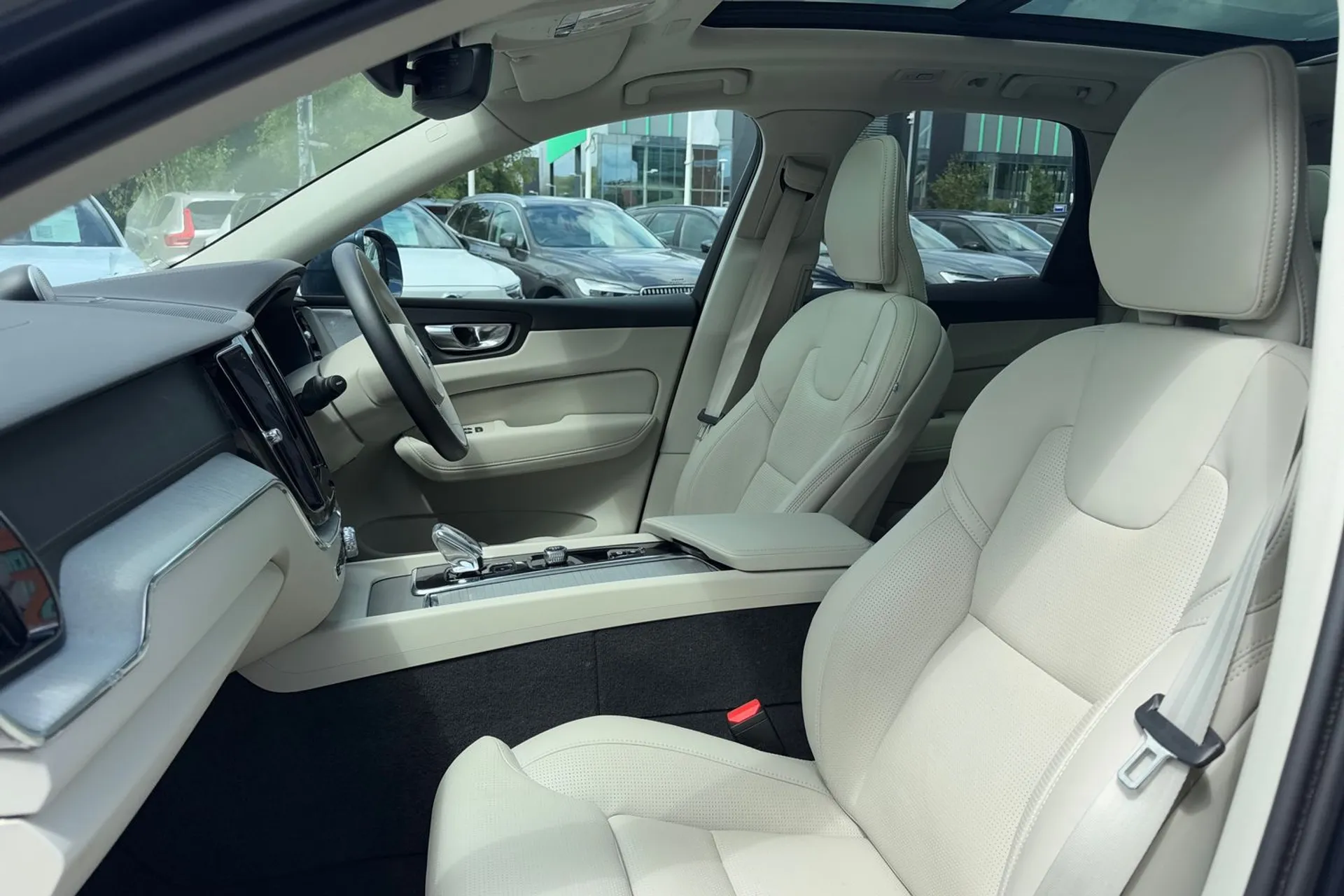 Volvo XC60 thumbnail image number 27