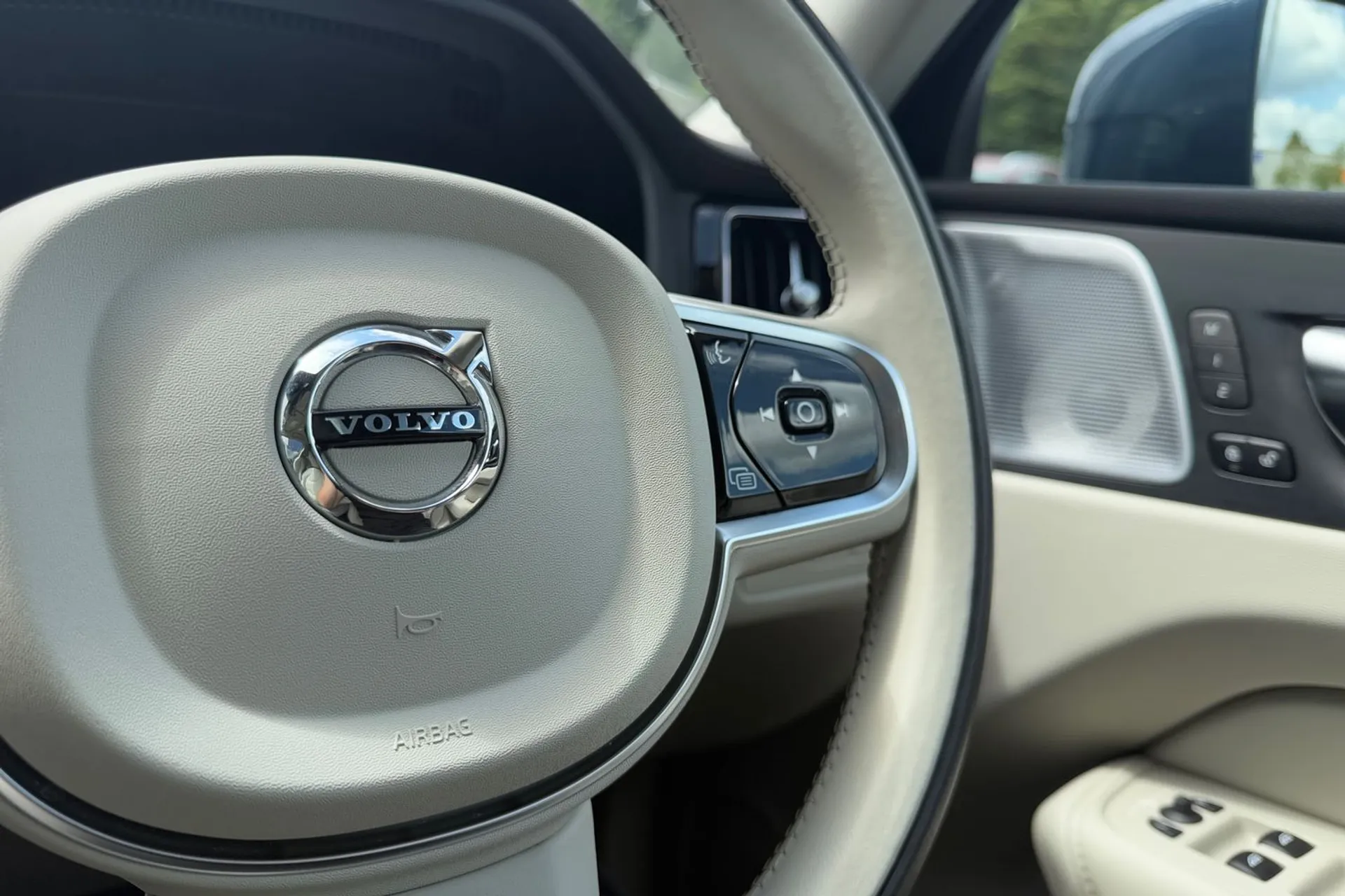 Volvo XC60 thumbnail image number 36