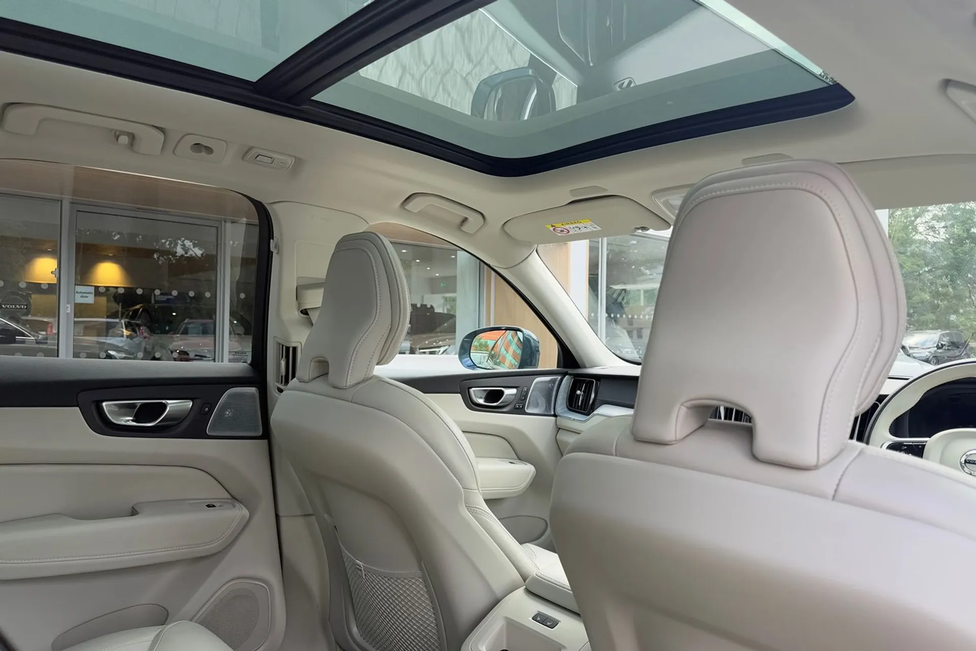 Volvo XC60 thumbnail image number 23