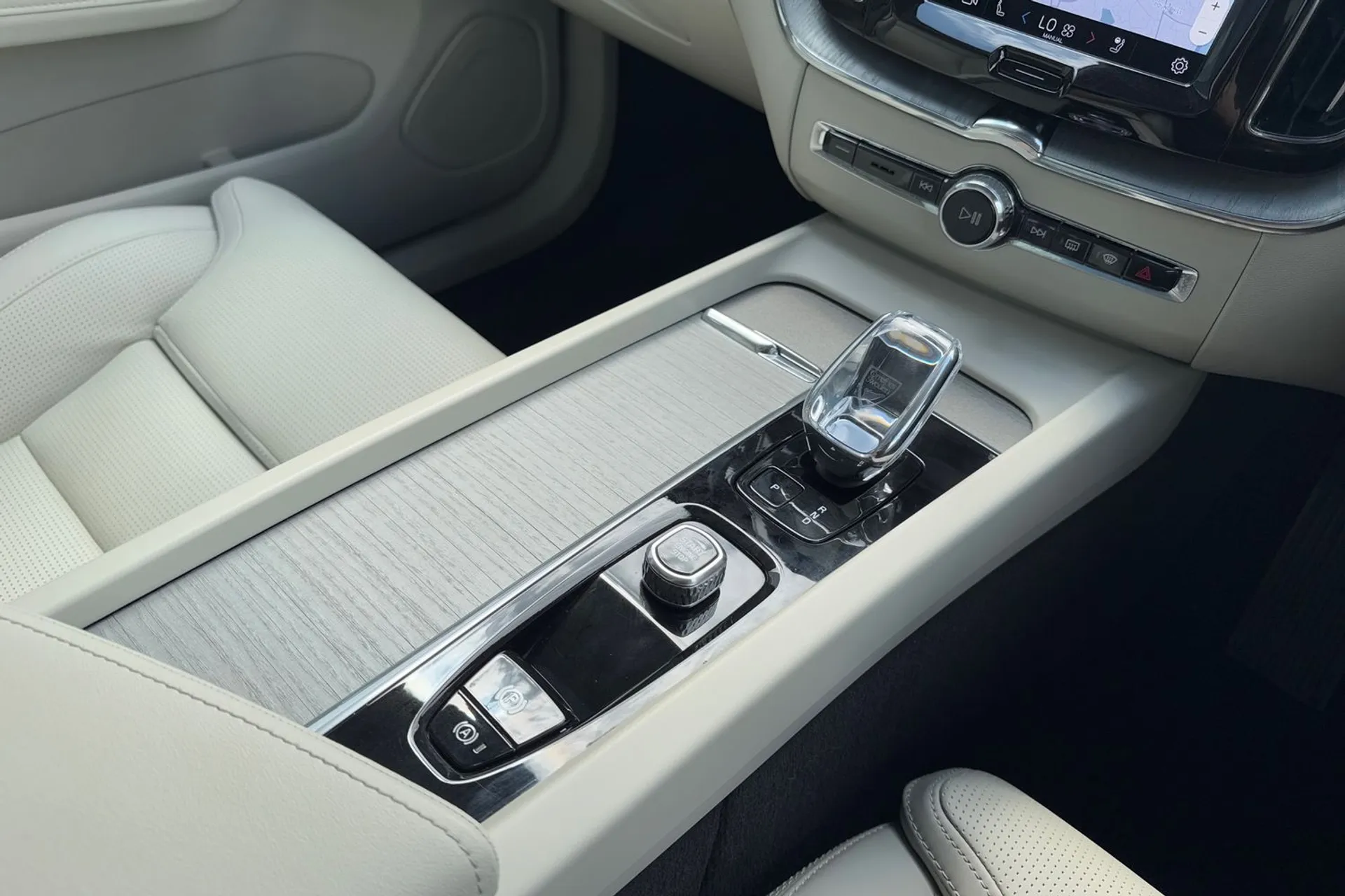 Volvo XC60 thumbnail image number 43