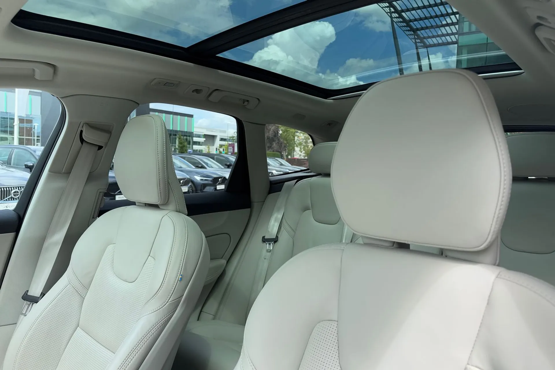 Volvo XC60 thumbnail image number 28