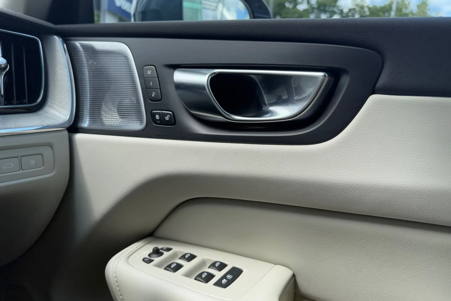Volvo XC60 thumbnail image number 42