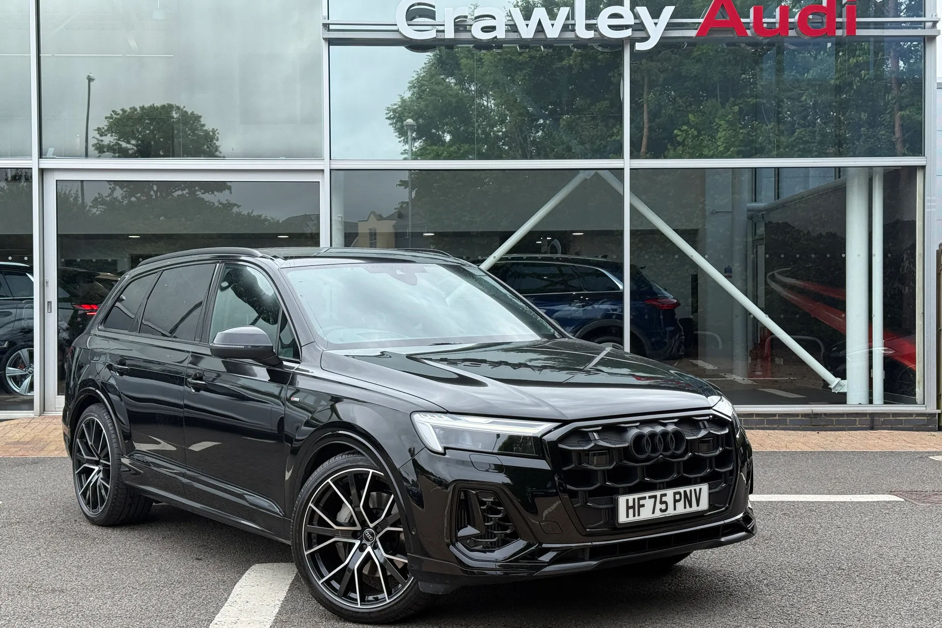 Audi Q7 focused image