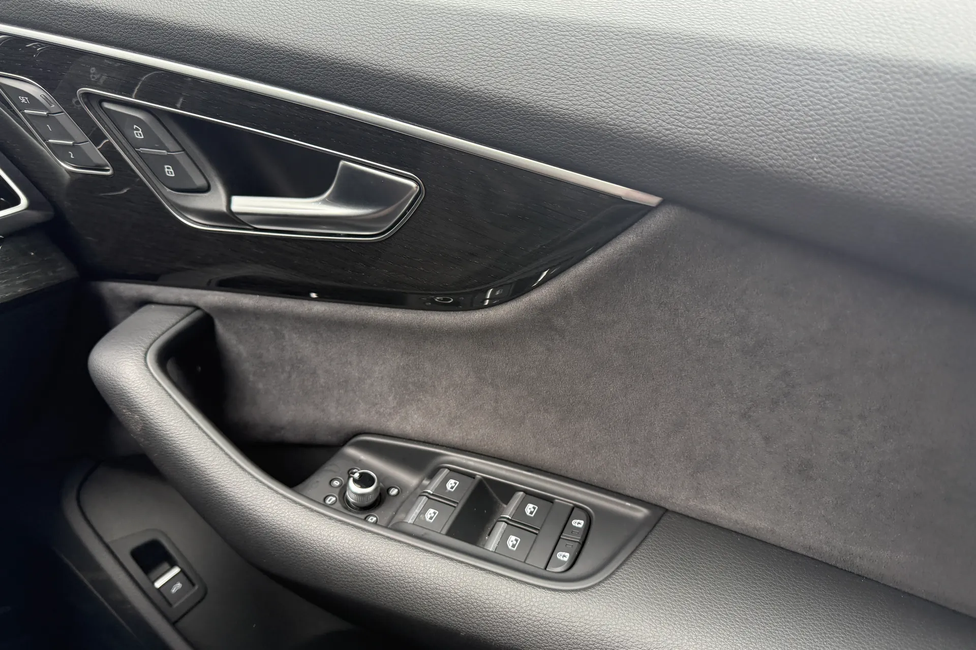 Audi Q7 thumbnail image number 24